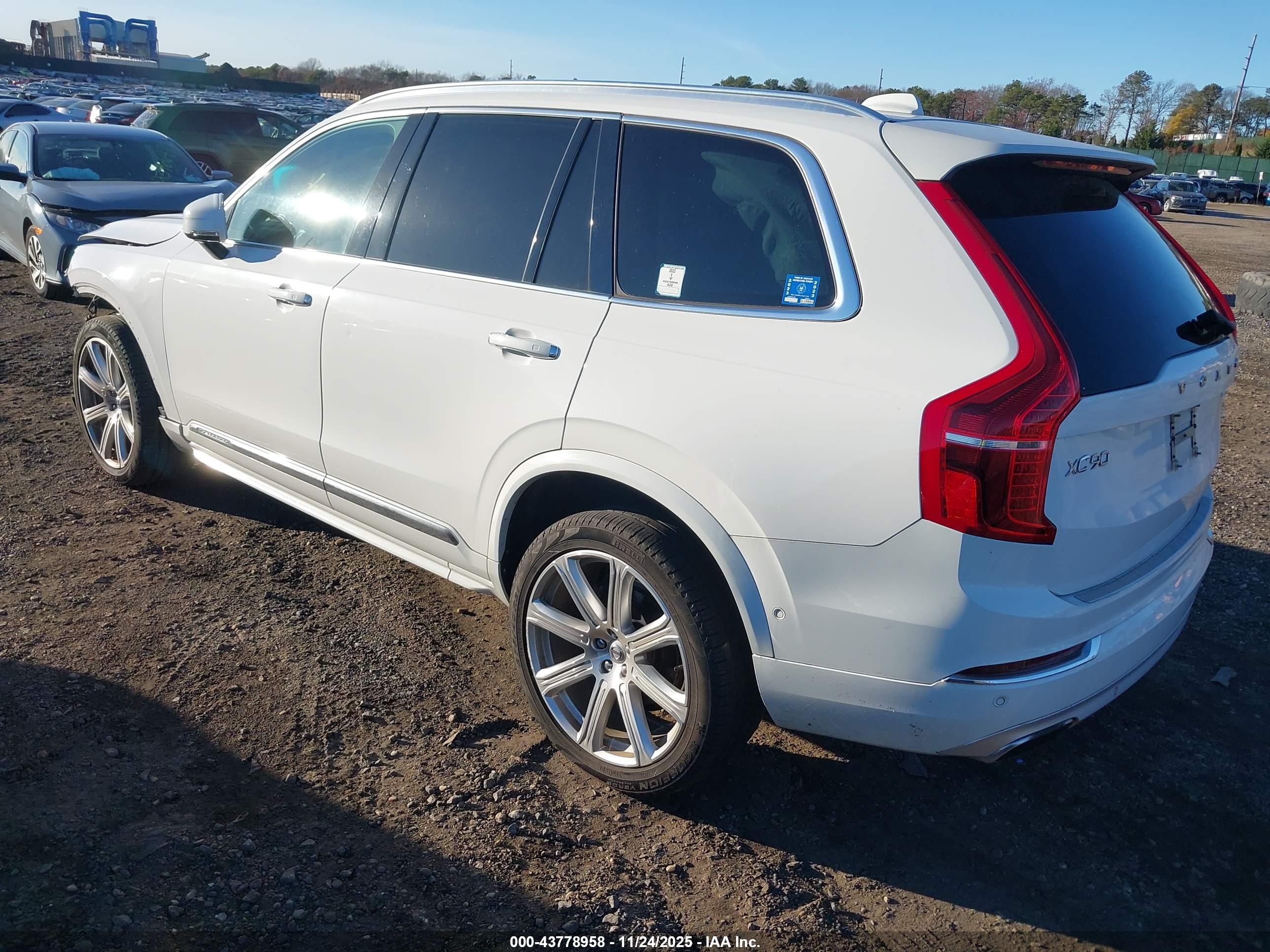 VOLVO XC90 image 3