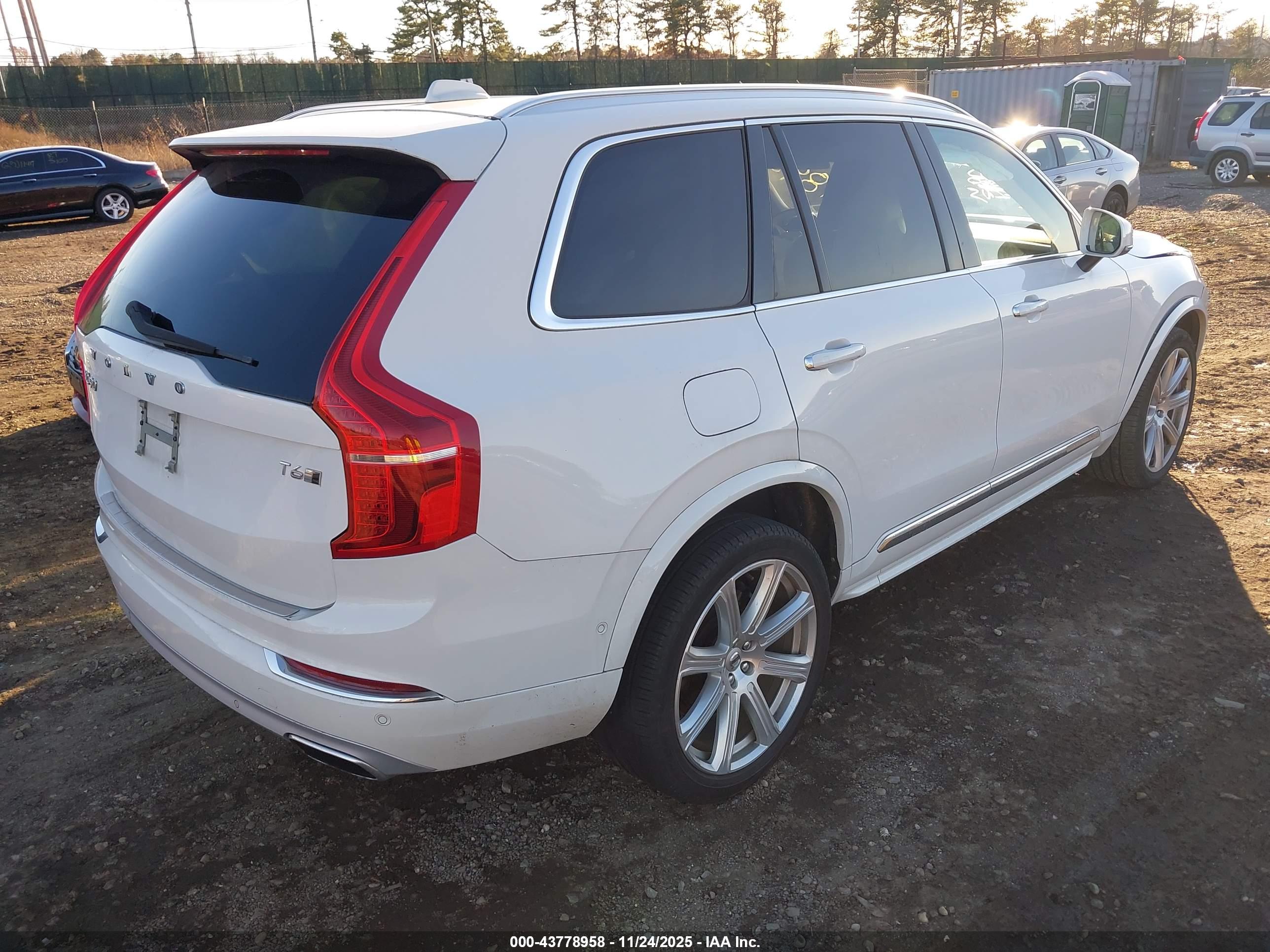 VOLVO XC90 image 4