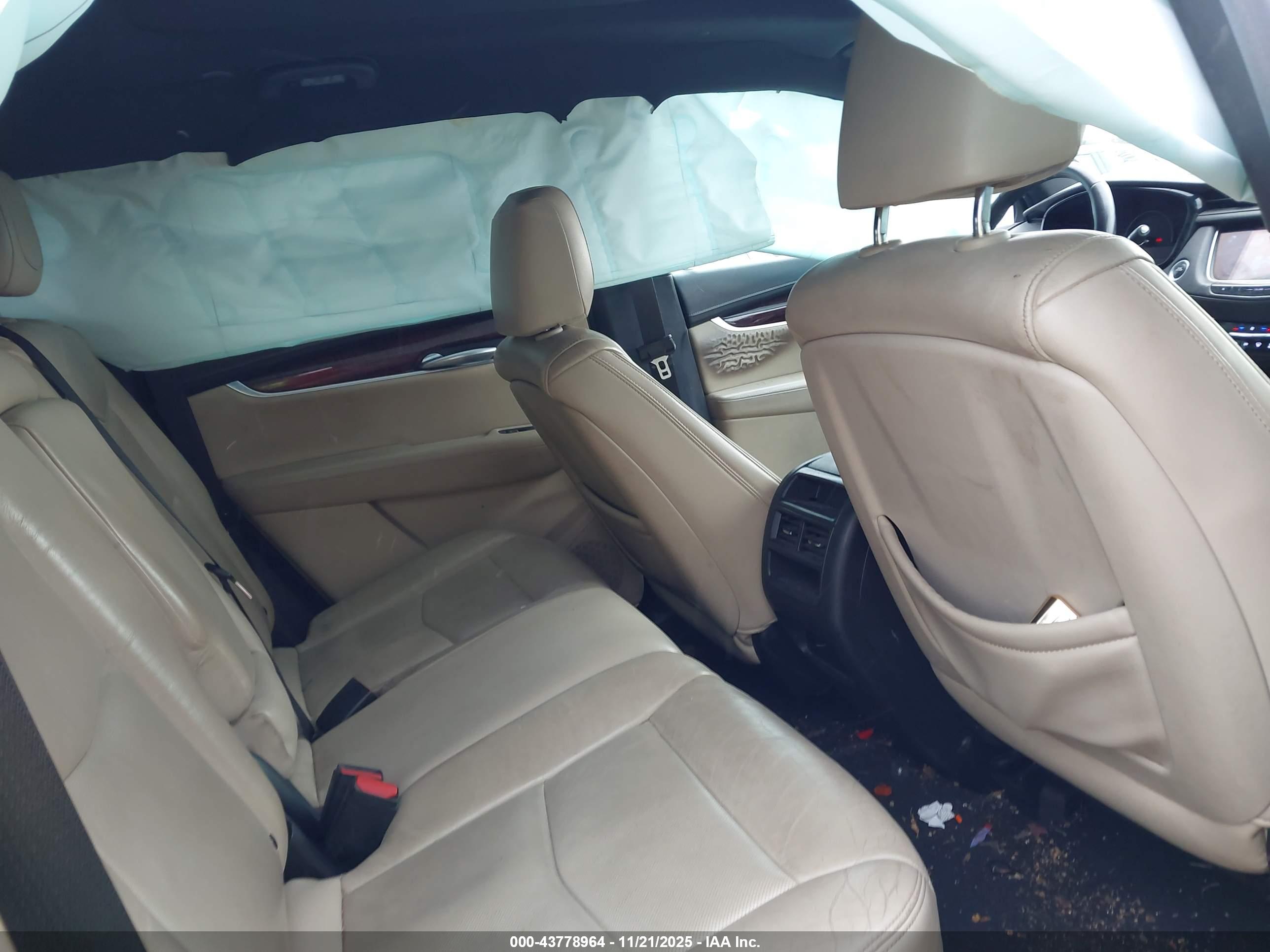 CADILLAC XT5 image 8