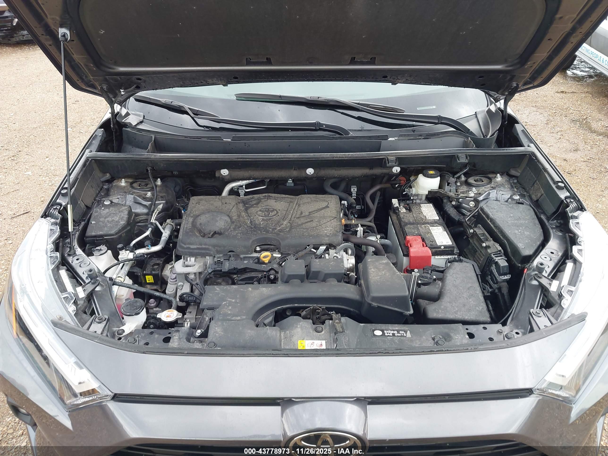 TOYOTA RAV4 image 10