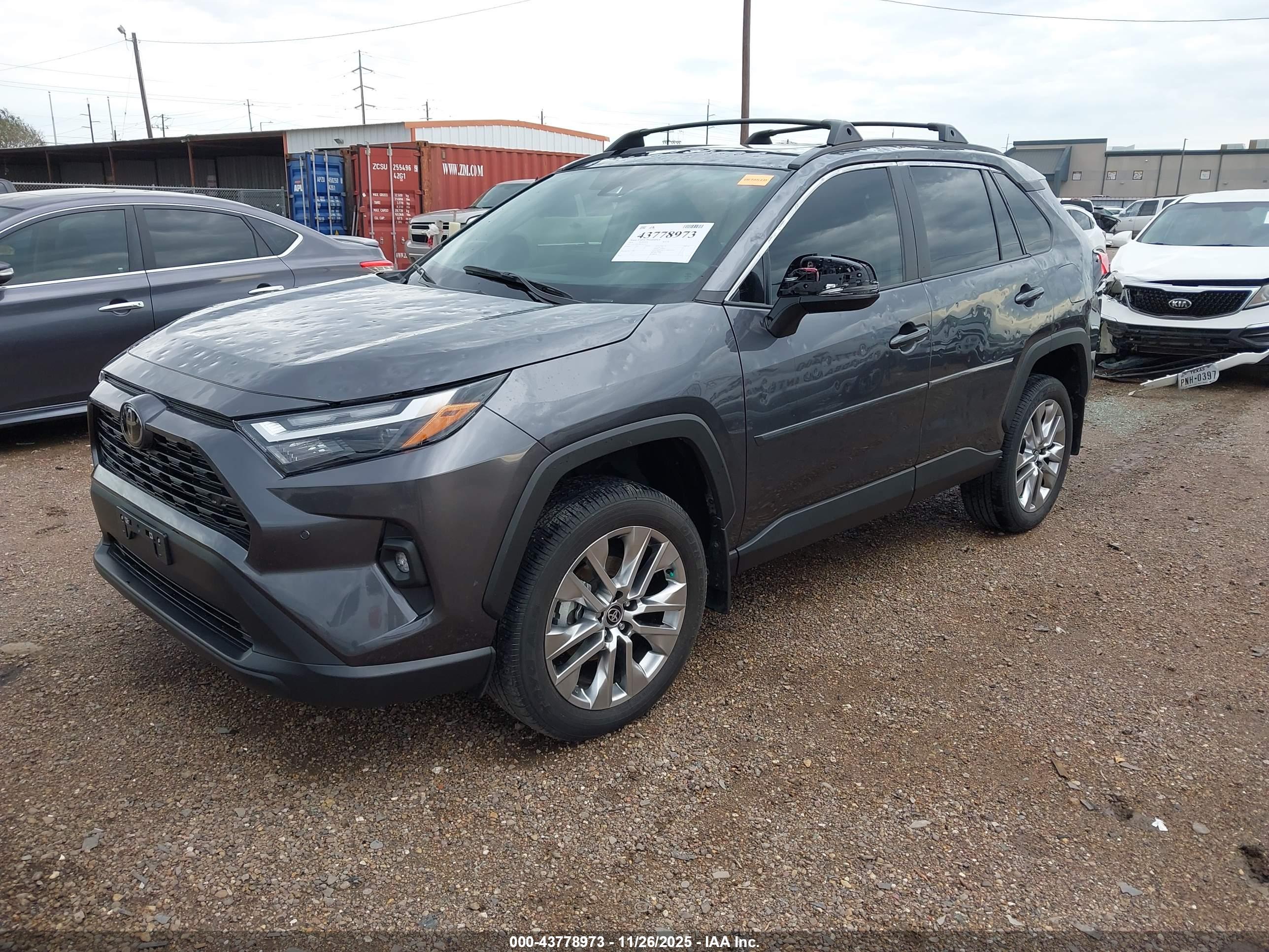 TOYOTA RAV4 image 2