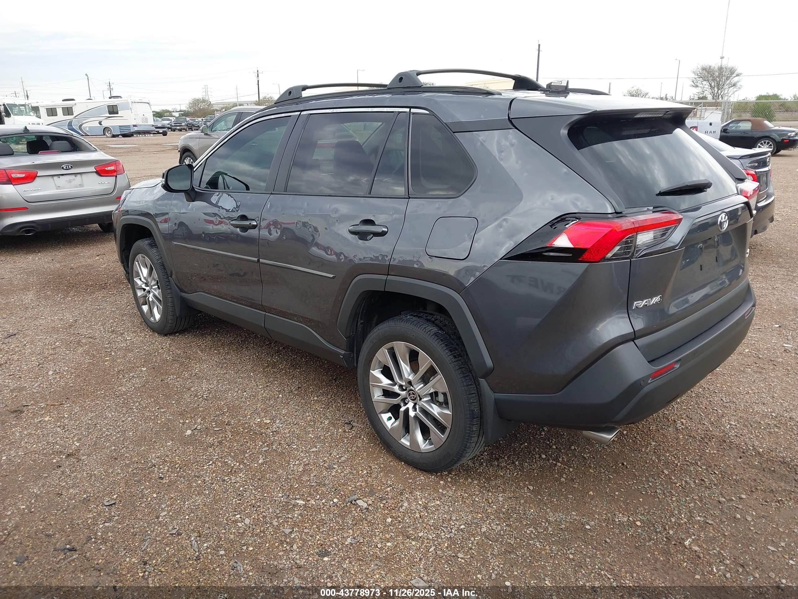 TOYOTA RAV4 image 3