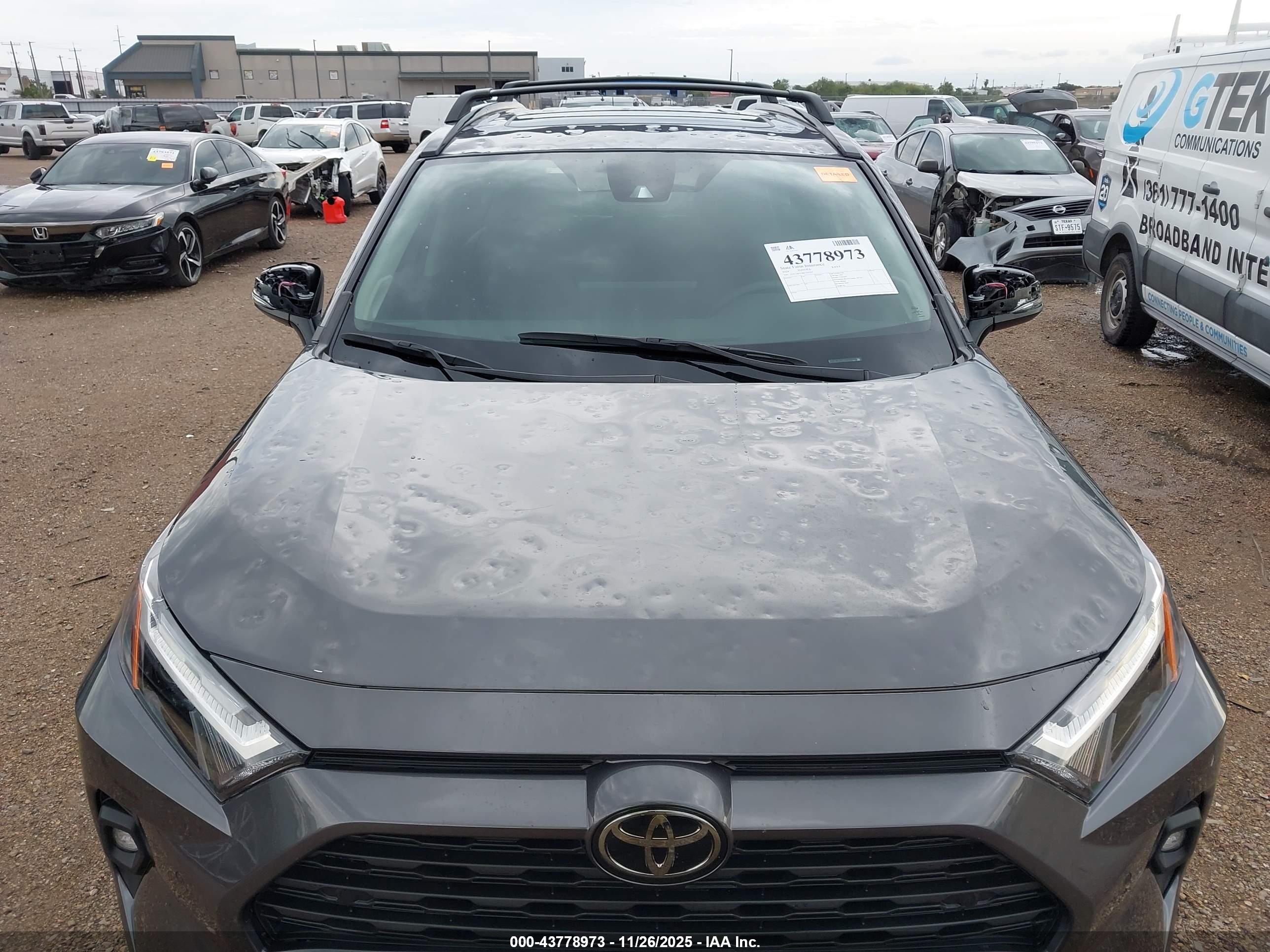 TOYOTA RAV4 image 6
