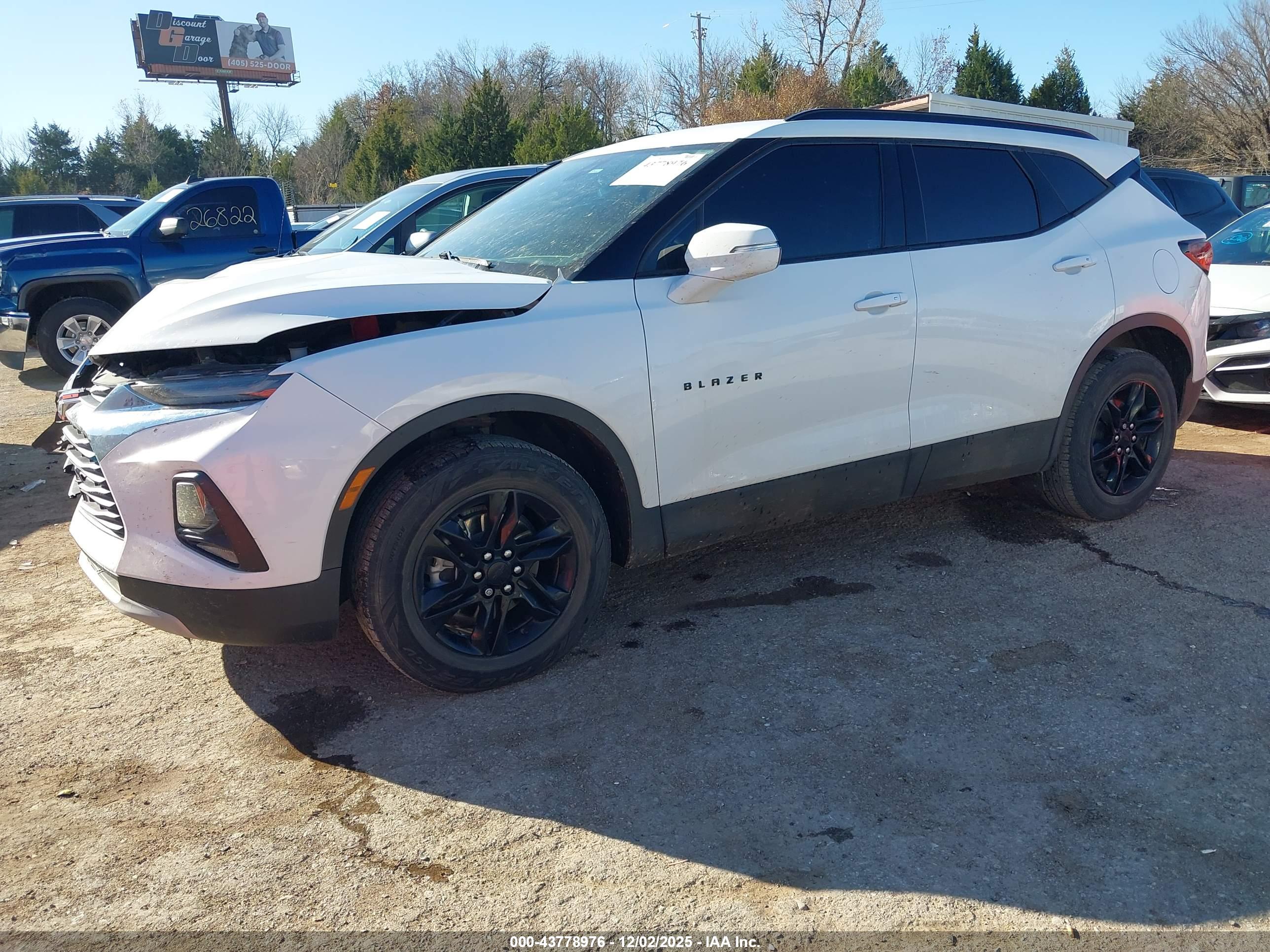 CHEVROLET BLAZER image 2