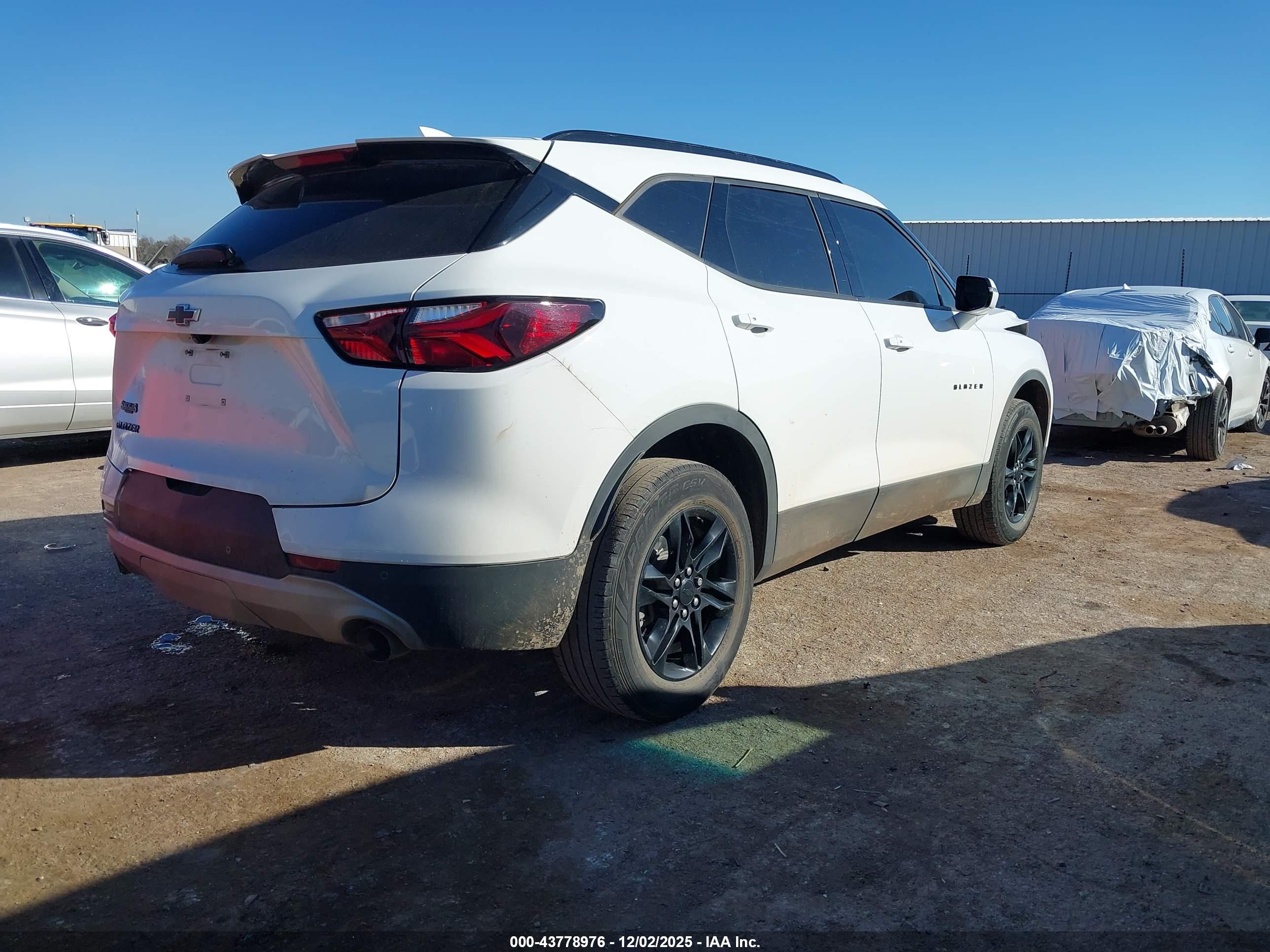 CHEVROLET BLAZER image 4