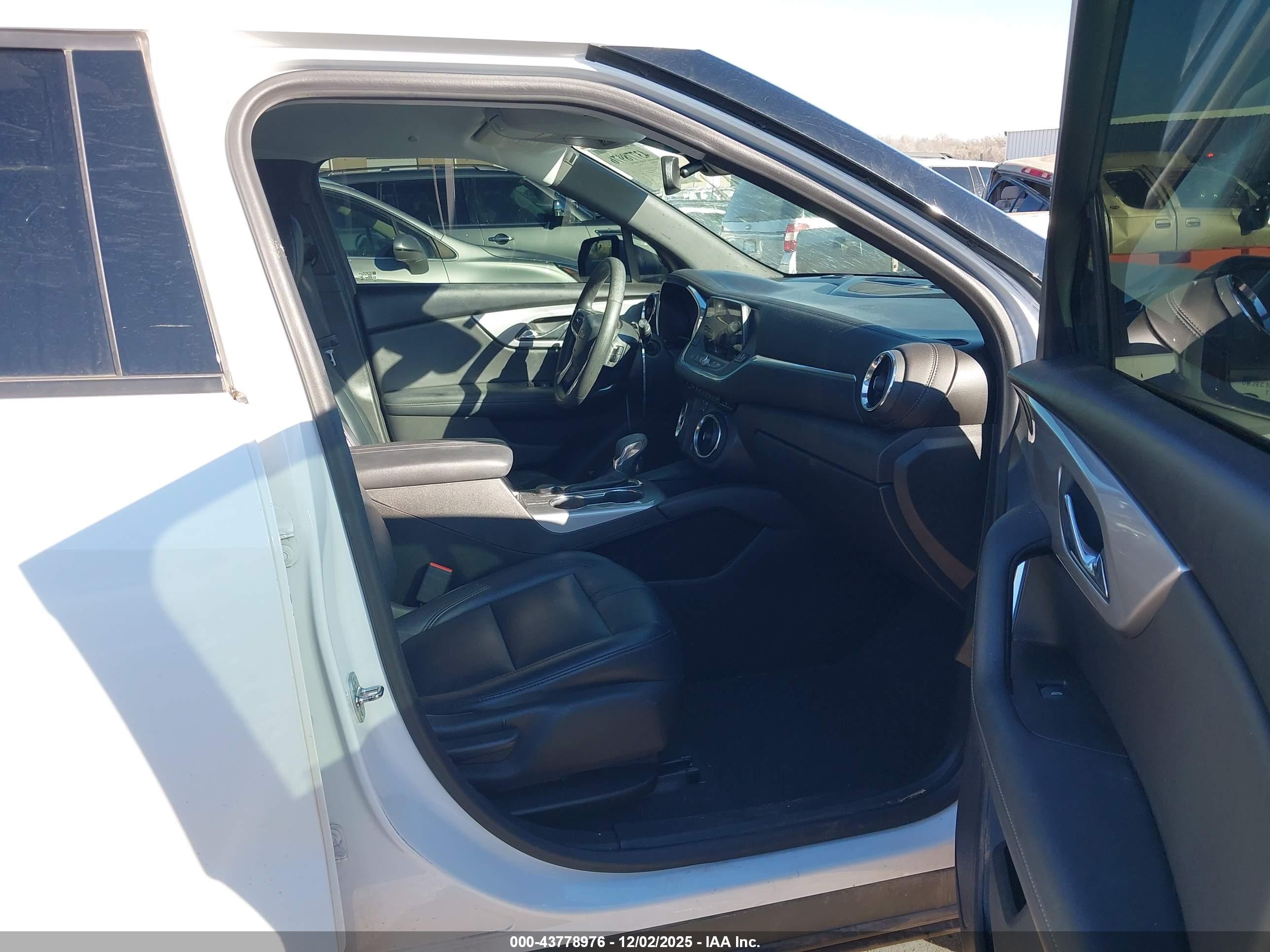 CHEVROLET BLAZER image 5