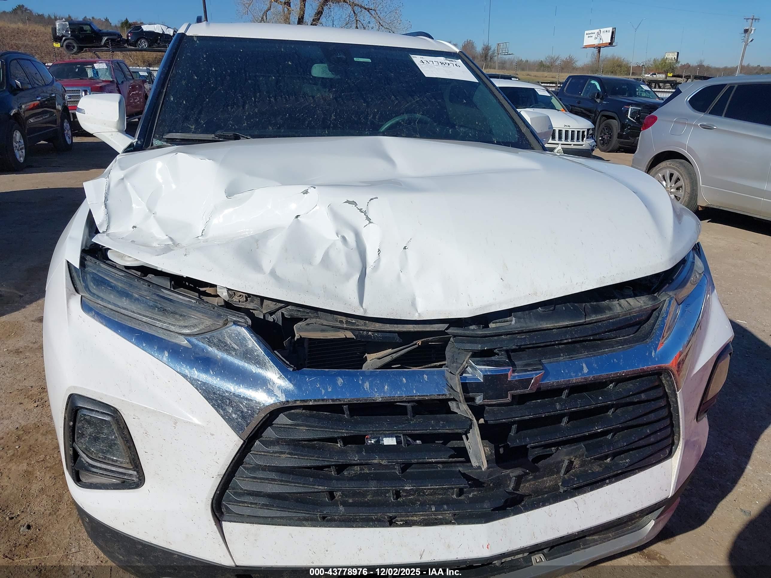 CHEVROLET BLAZER image 6