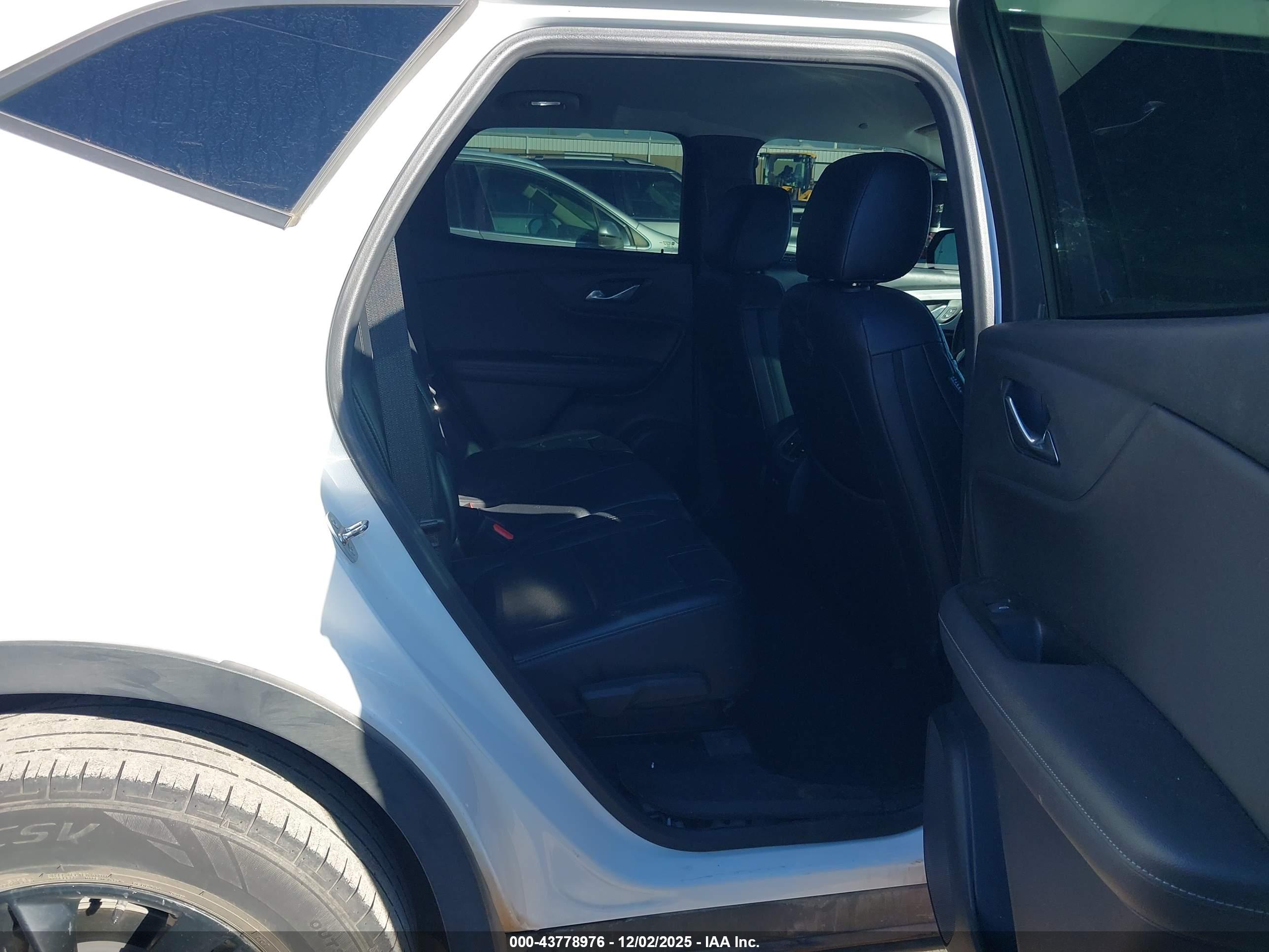 CHEVROLET BLAZER image 8