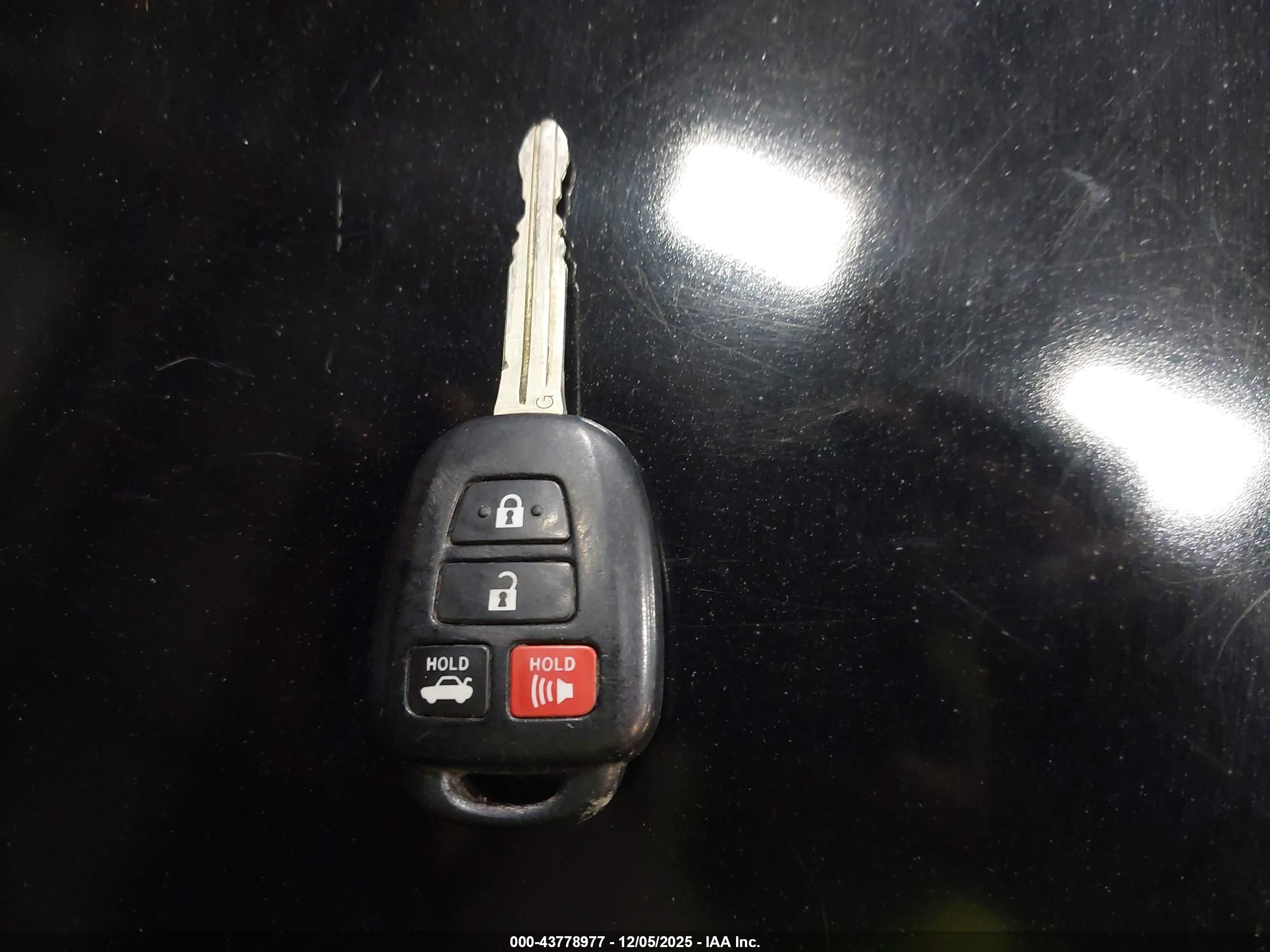 TOYOTA CAMRY image 11