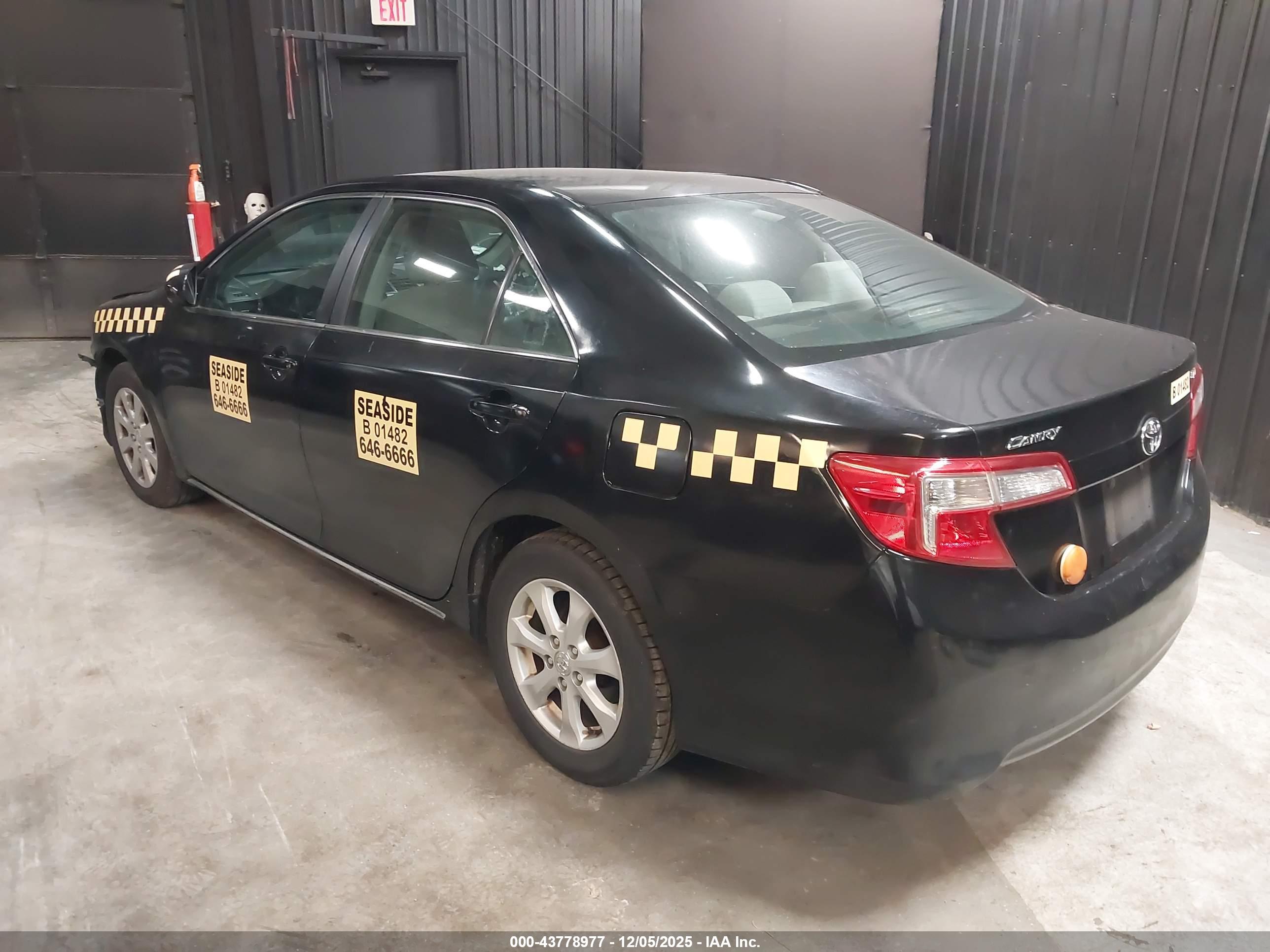 TOYOTA CAMRY image 3