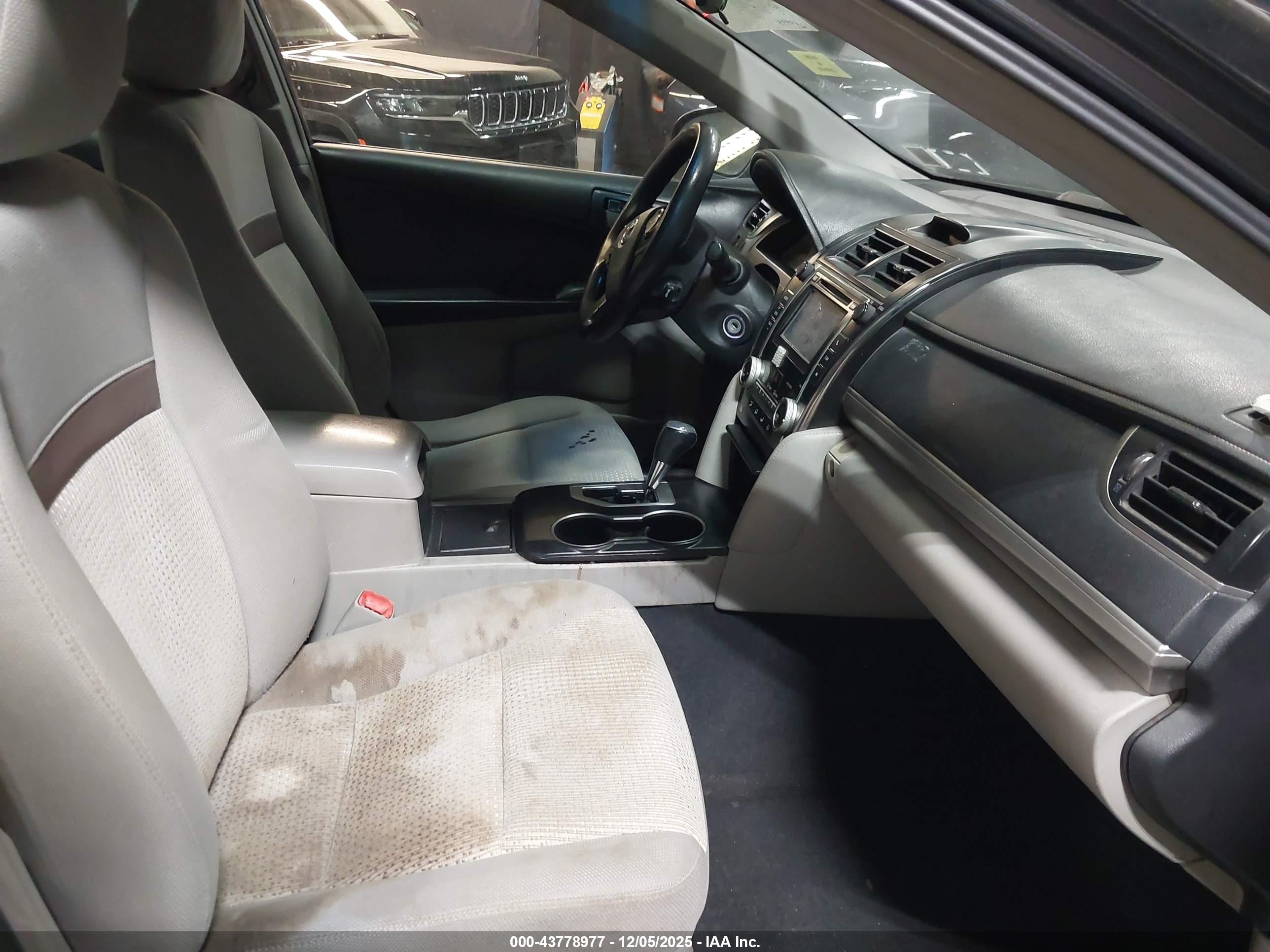 TOYOTA CAMRY image 5