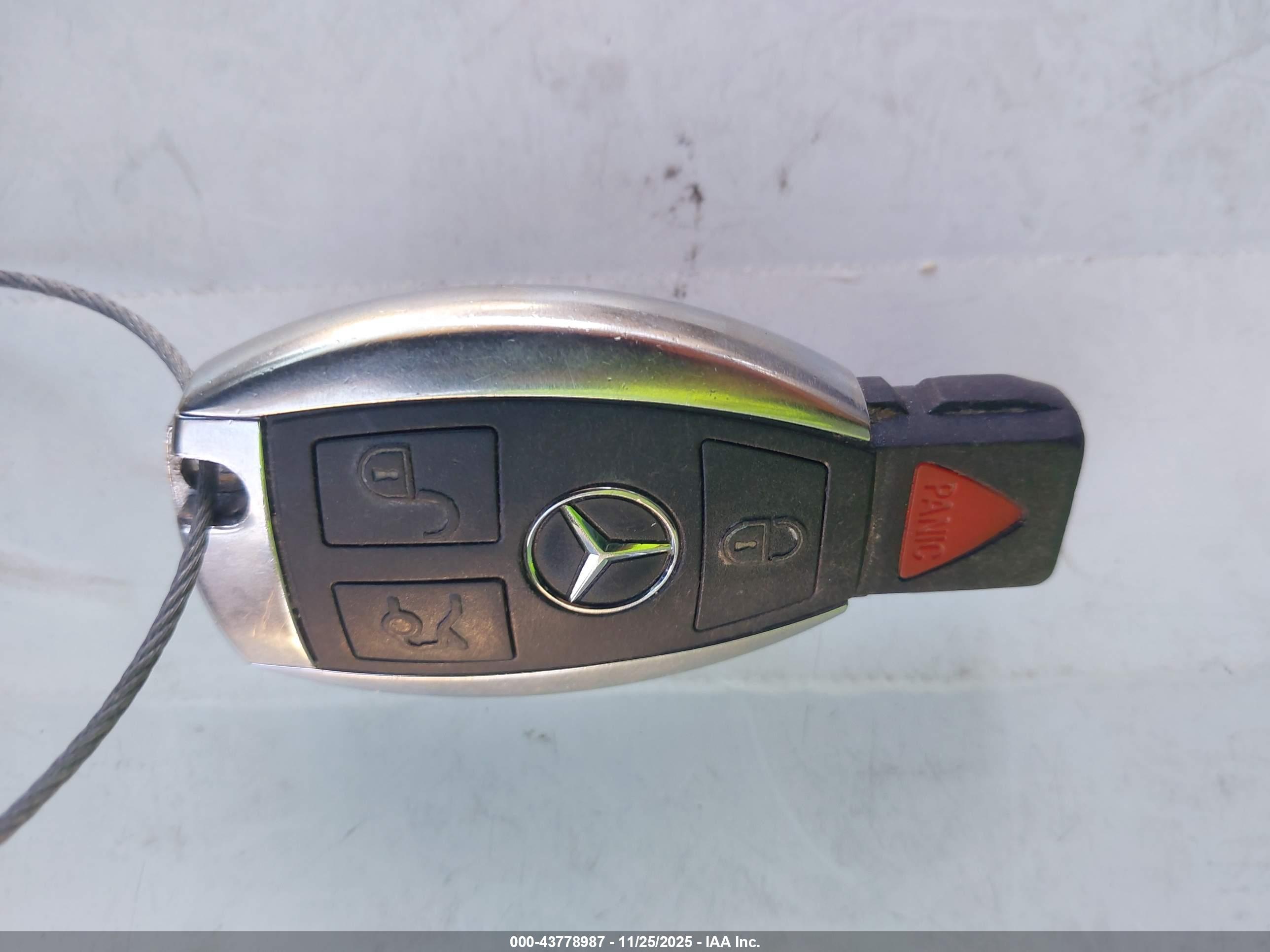 MERCEDES-BENZ E image 11
