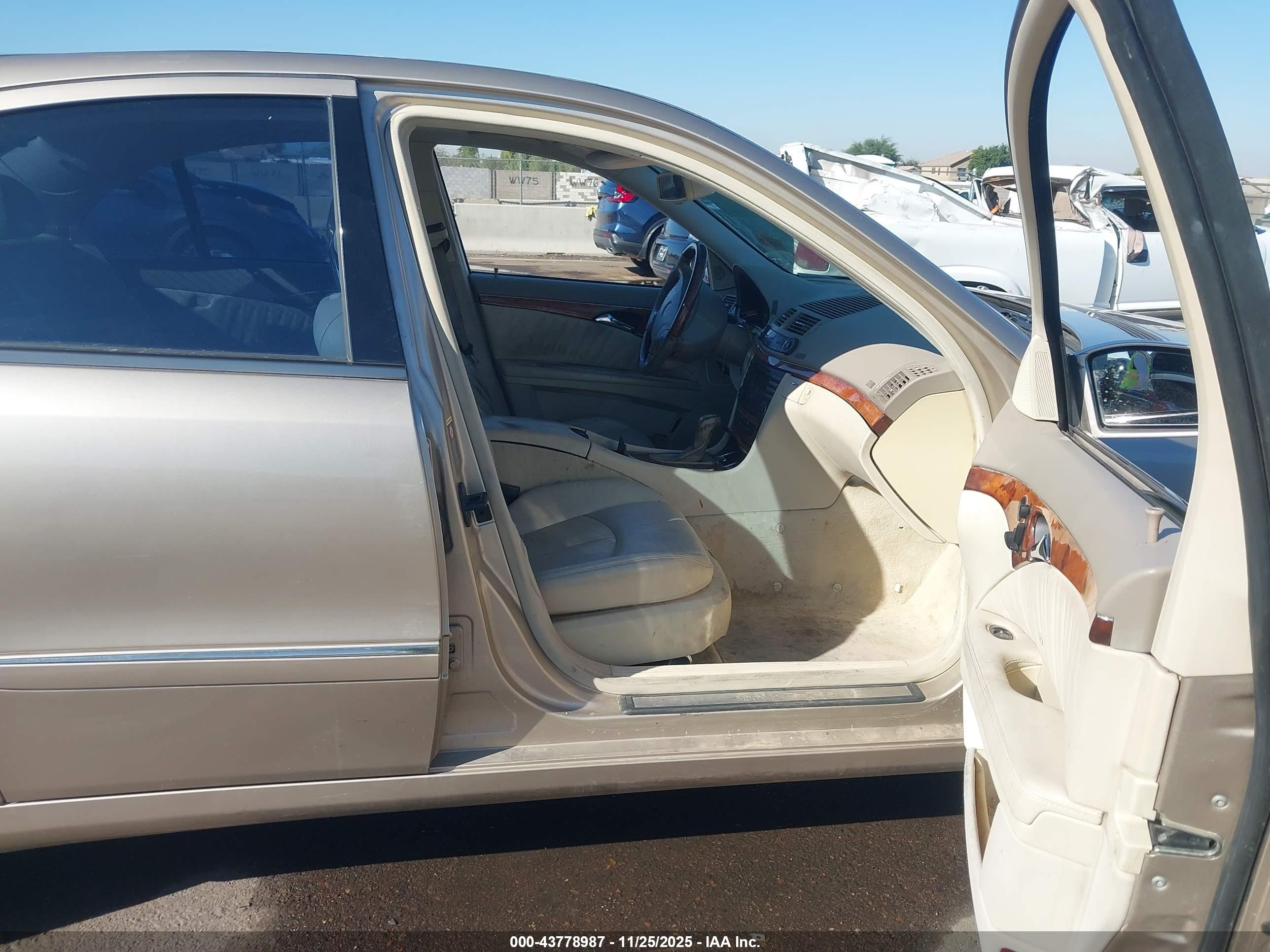 MERCEDES-BENZ E image 5