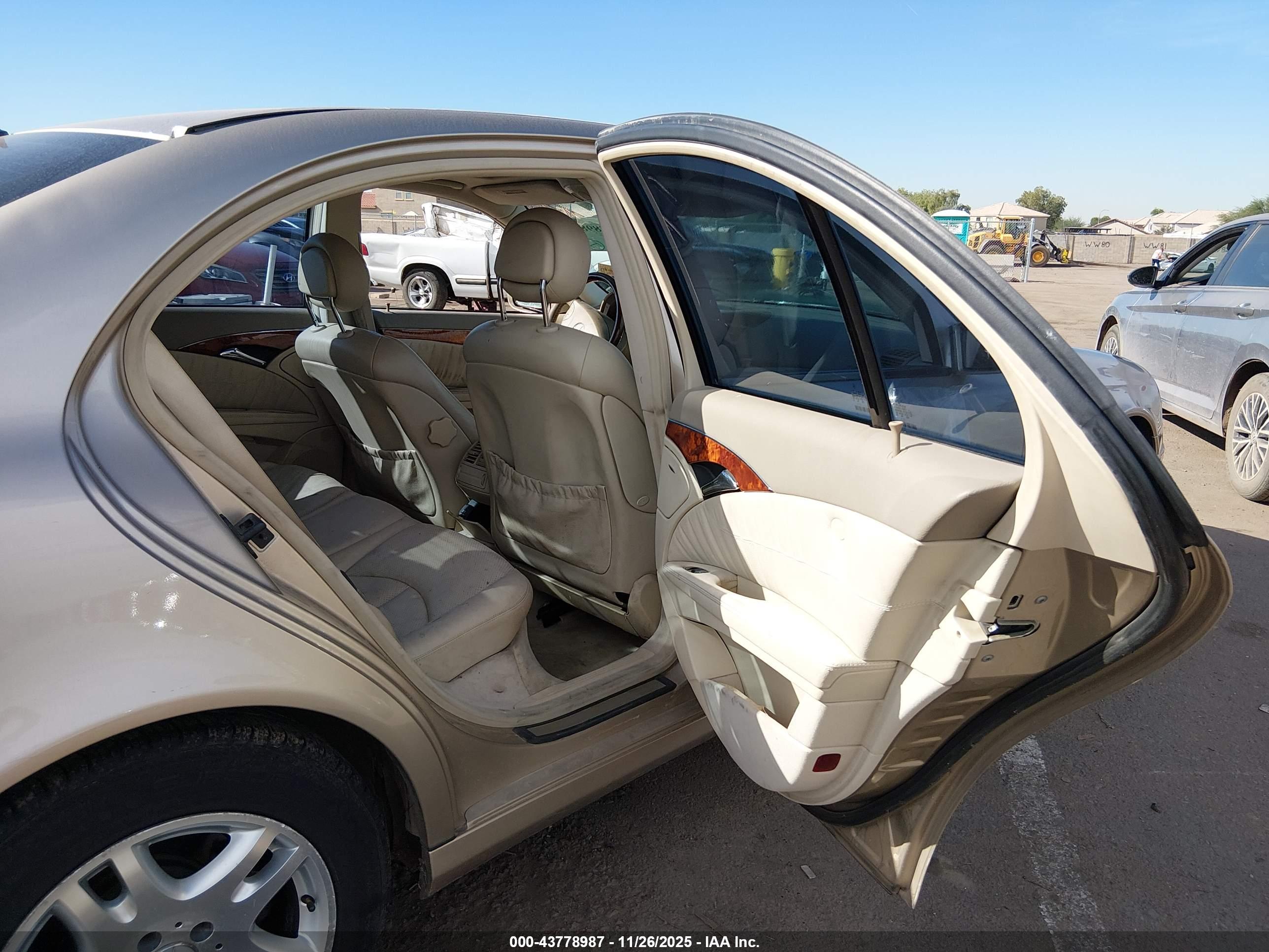 MERCEDES-BENZ E image 8