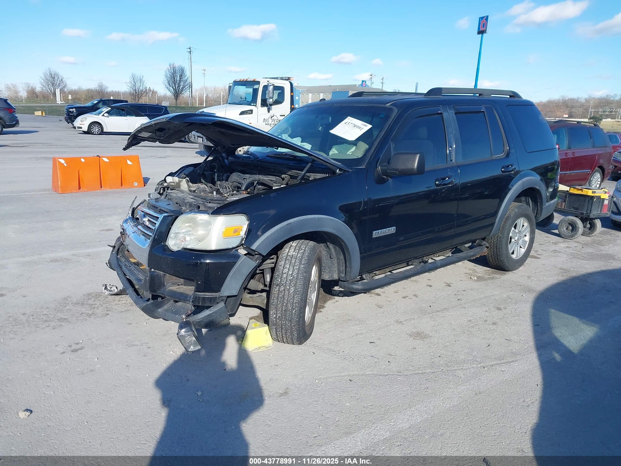FORD EXPLORER image 2