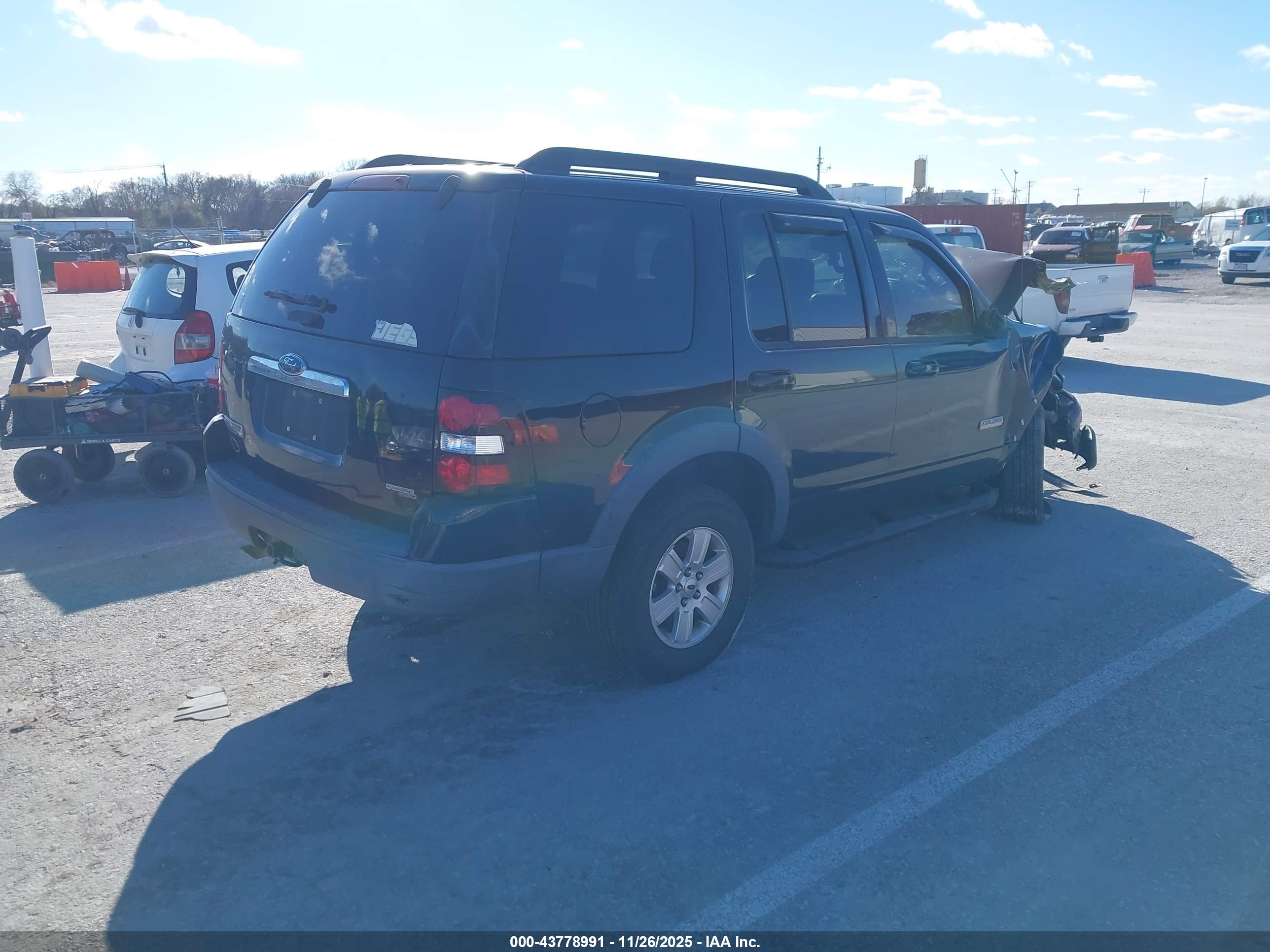 FORD EXPLORER image 4
