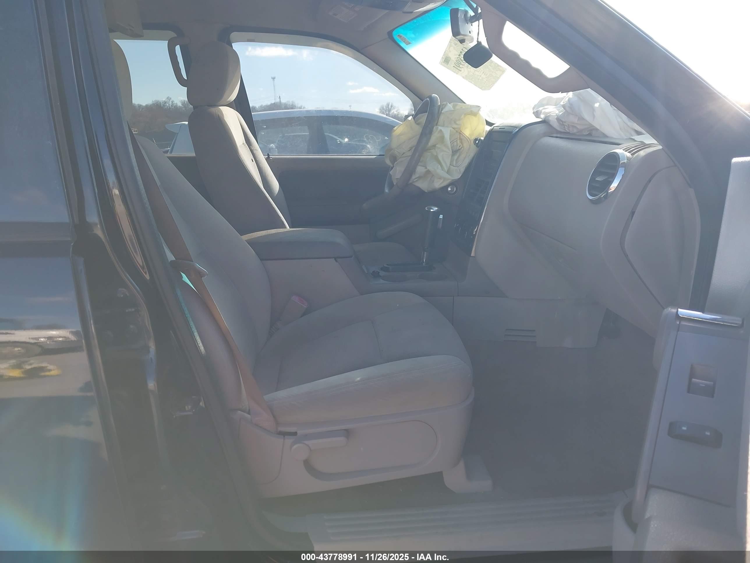 FORD EXPLORER image 5