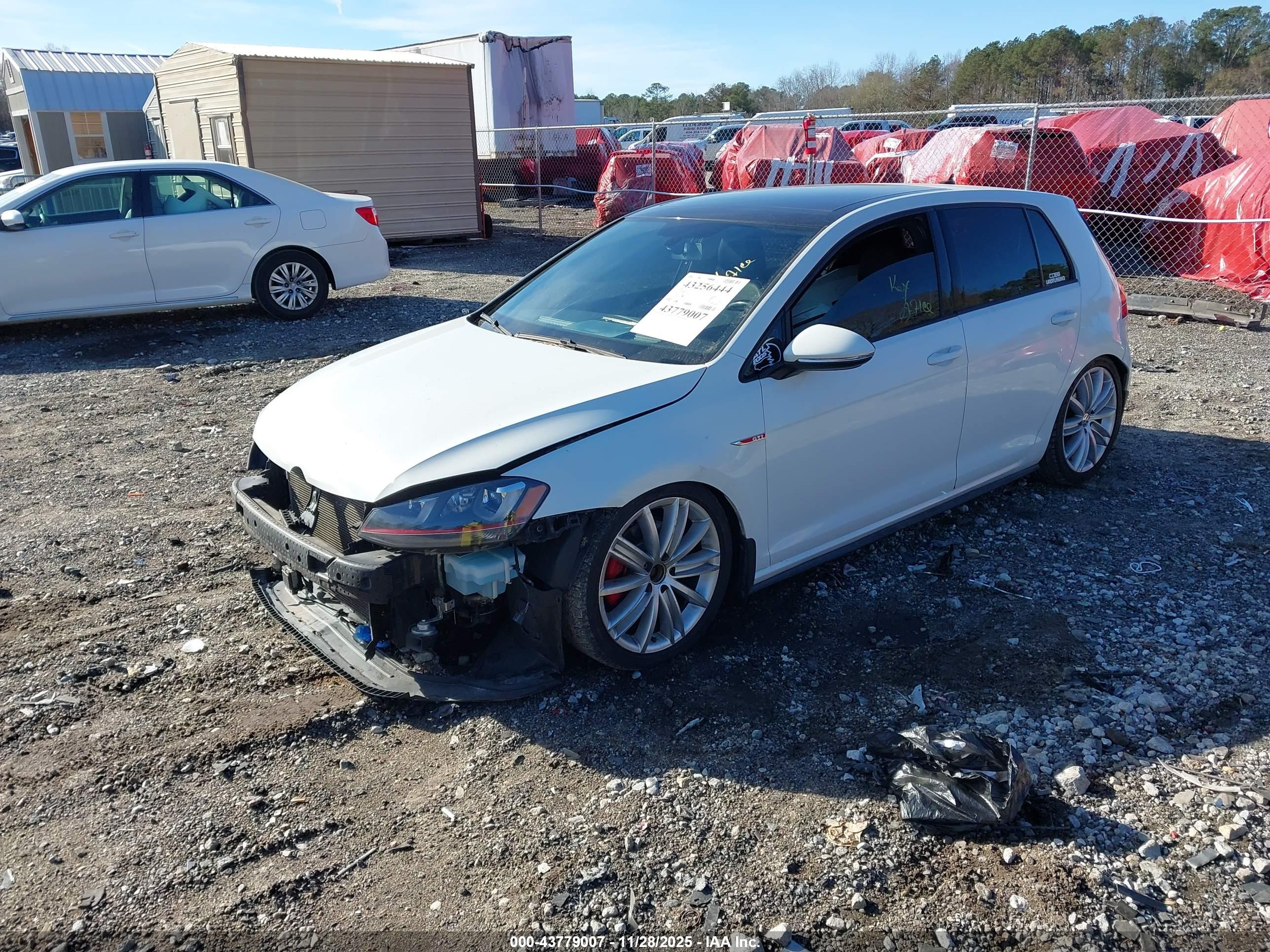 VOLKSWAGEN GOLF image 2