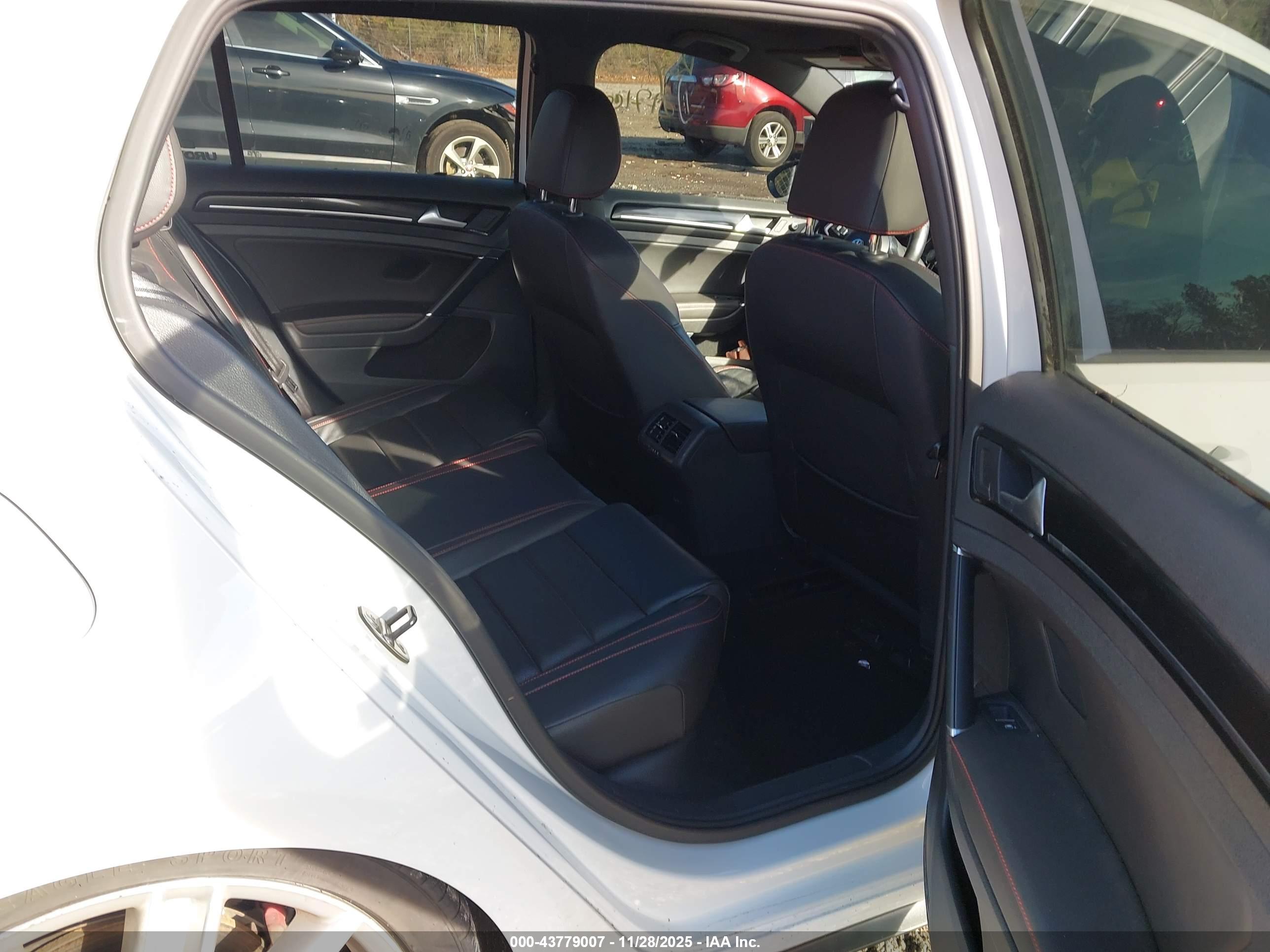 VOLKSWAGEN GOLF image 8