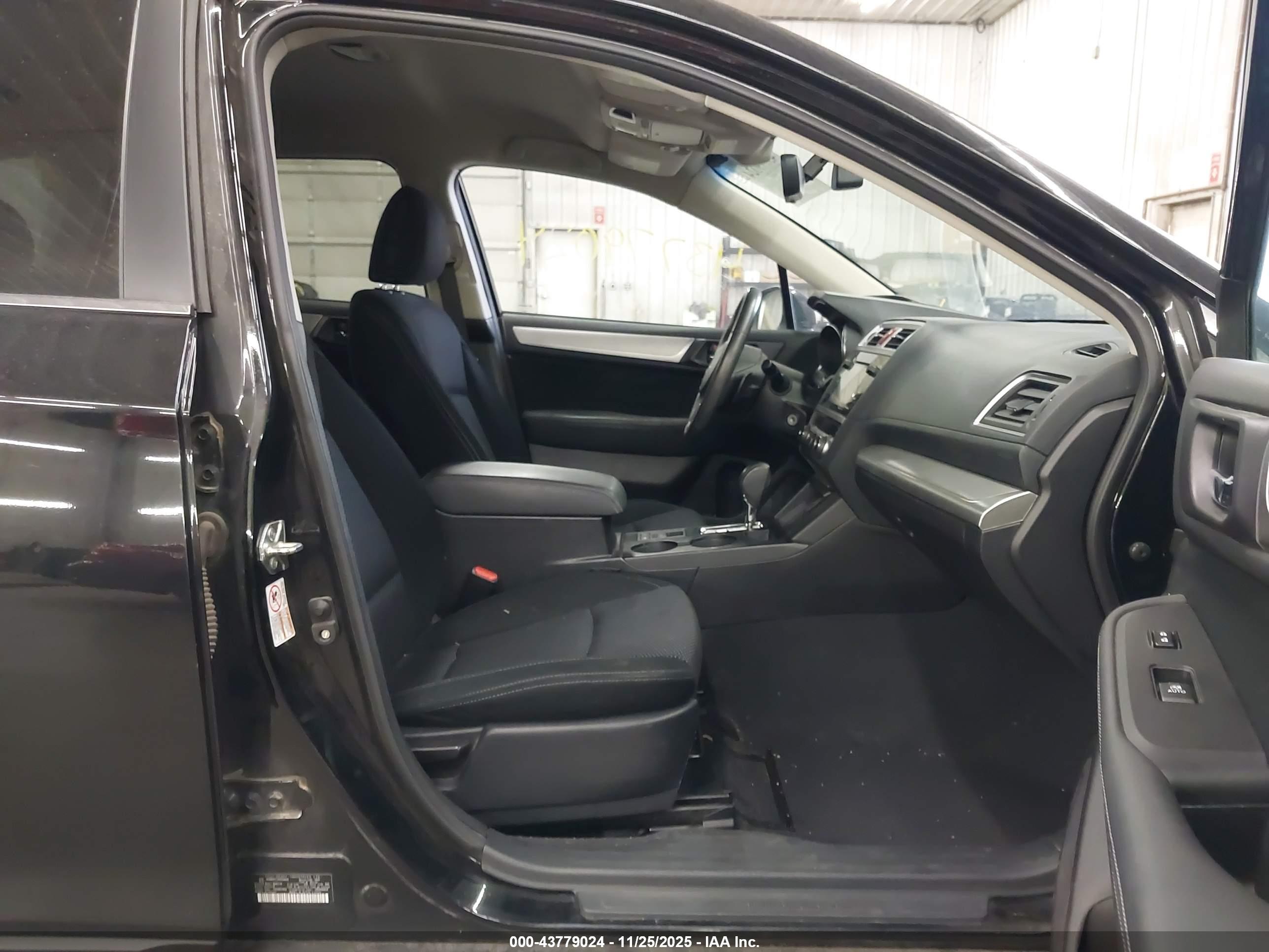 SUBARU OUTBACK image 5