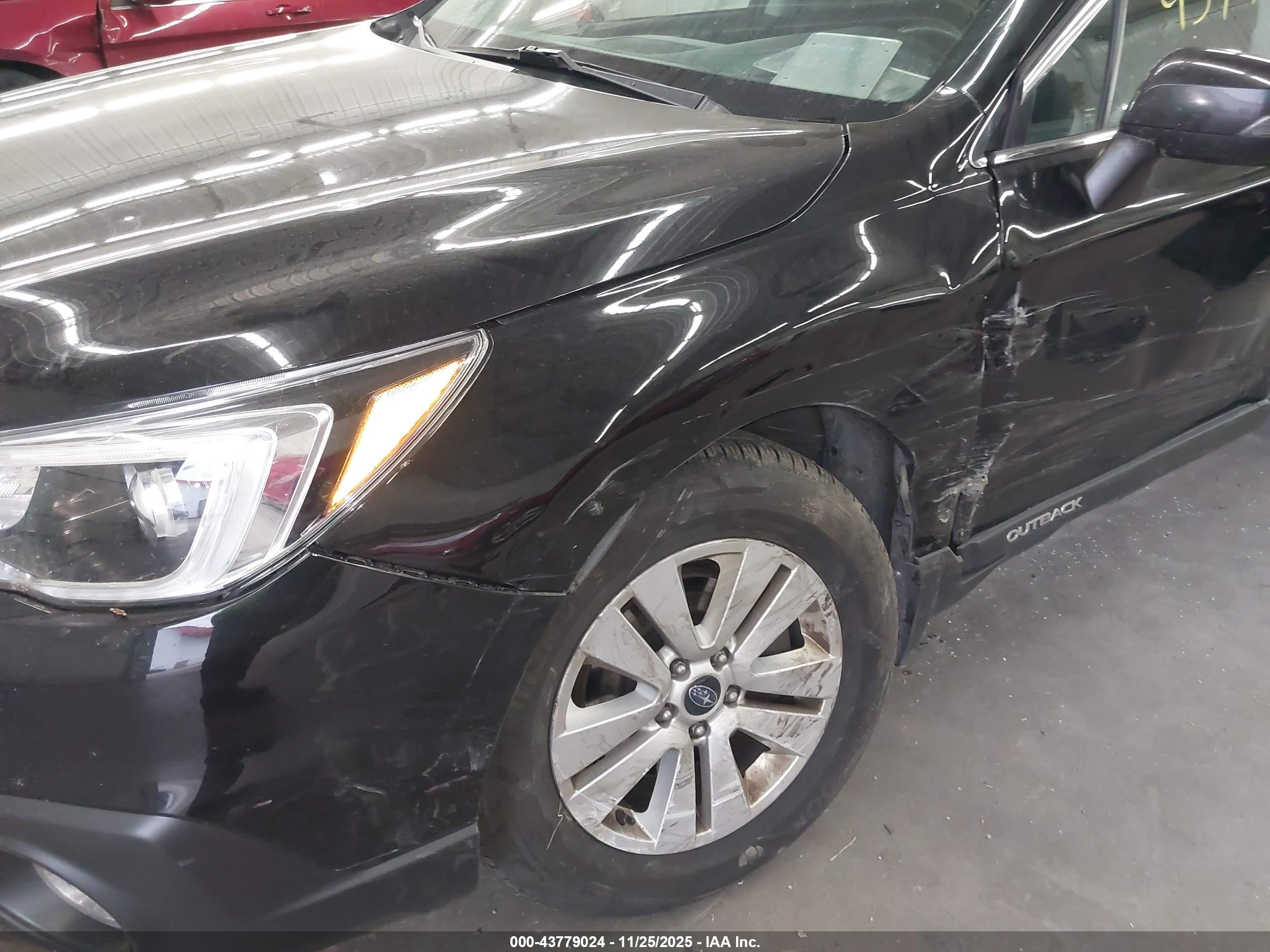SUBARU OUTBACK image 6