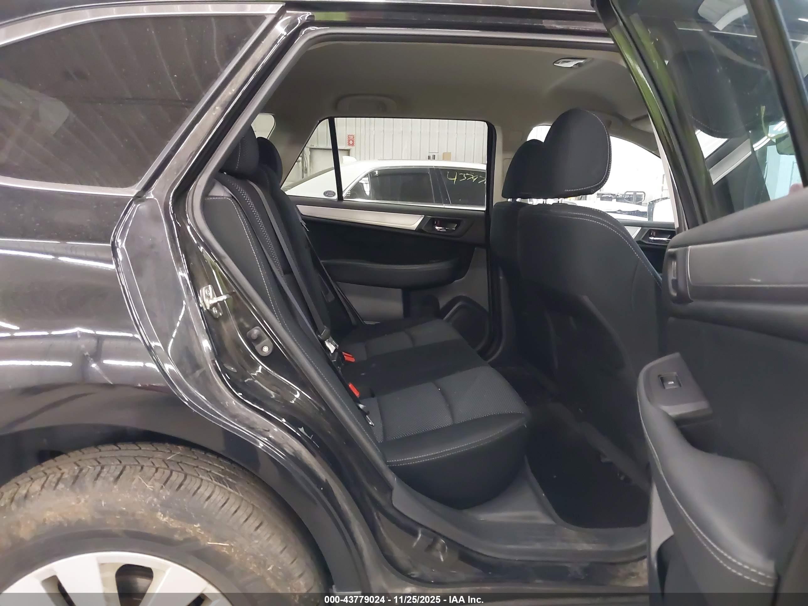 SUBARU OUTBACK image 8