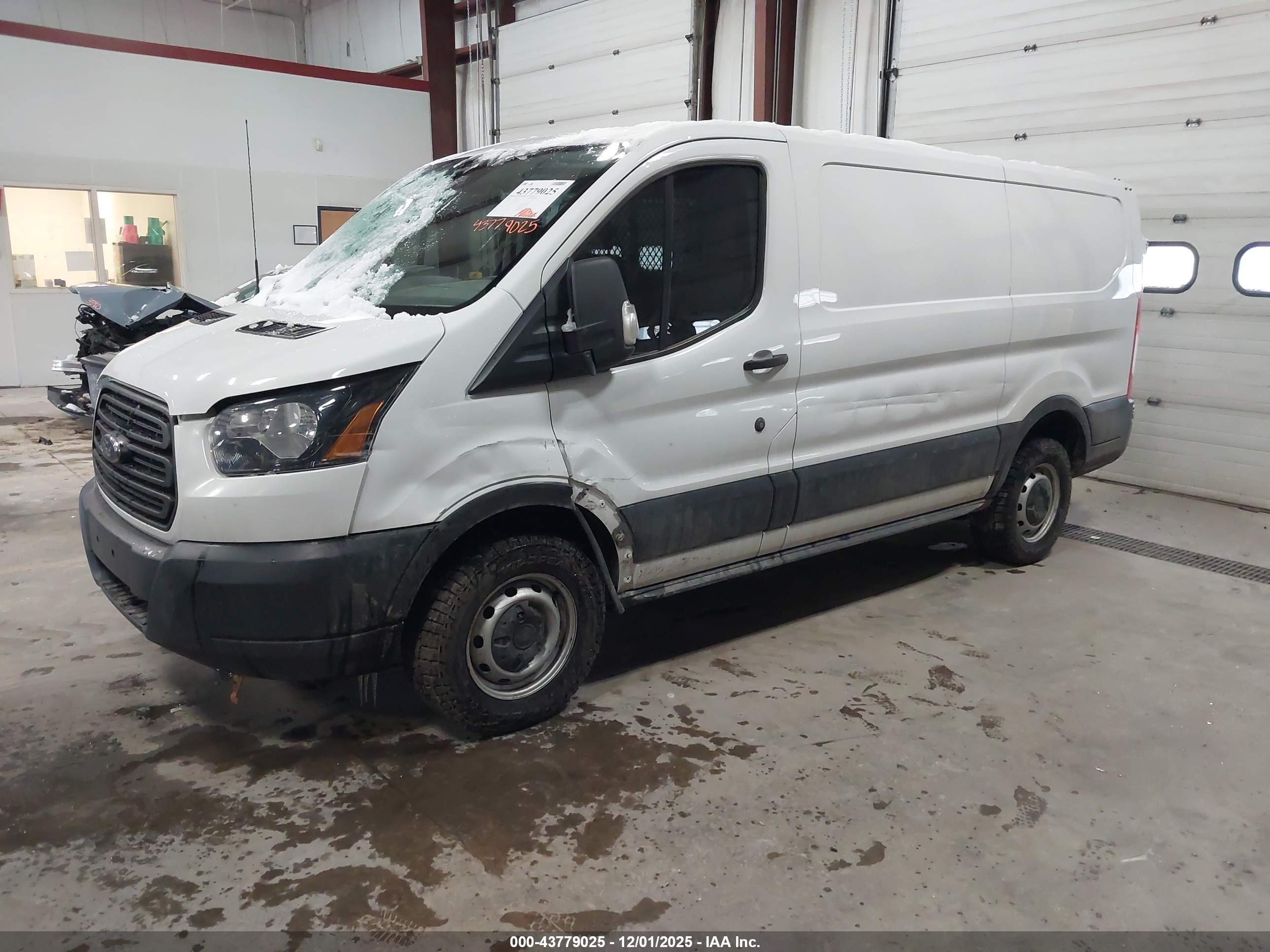 FORD TRANSIT-250 image 2