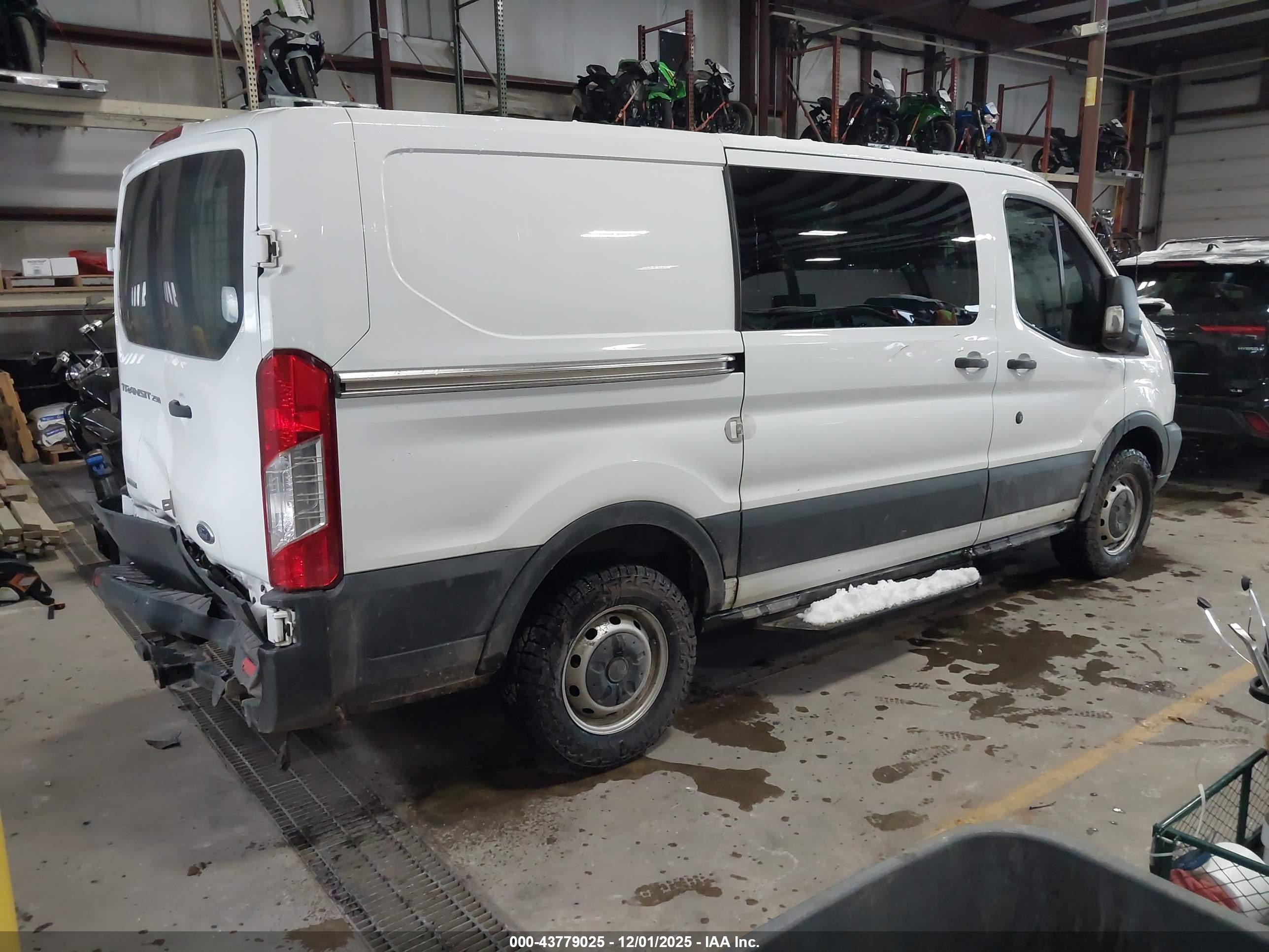 FORD TRANSIT-250 image 4