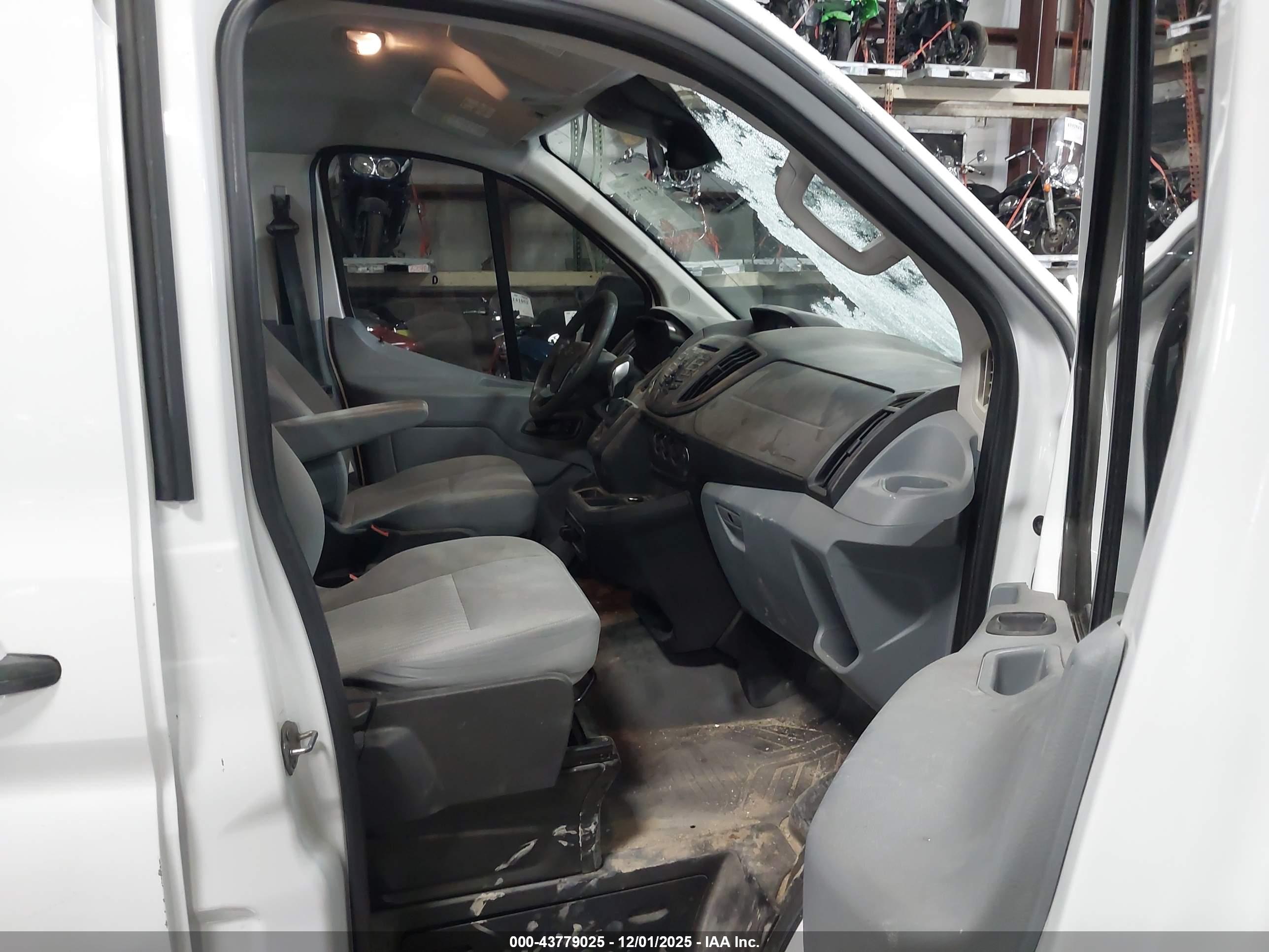 FORD TRANSIT-250 image 5