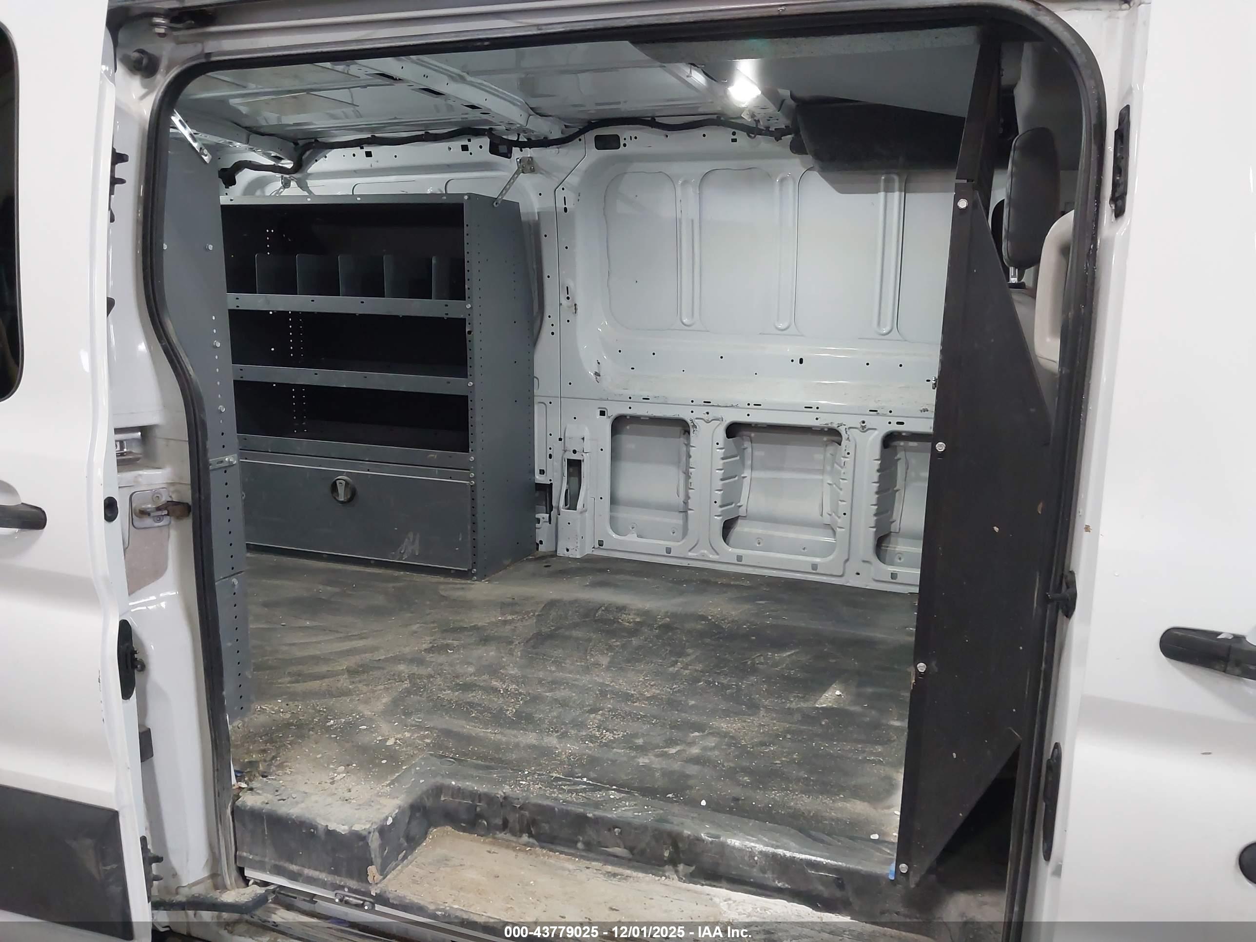 FORD TRANSIT-250 image 8