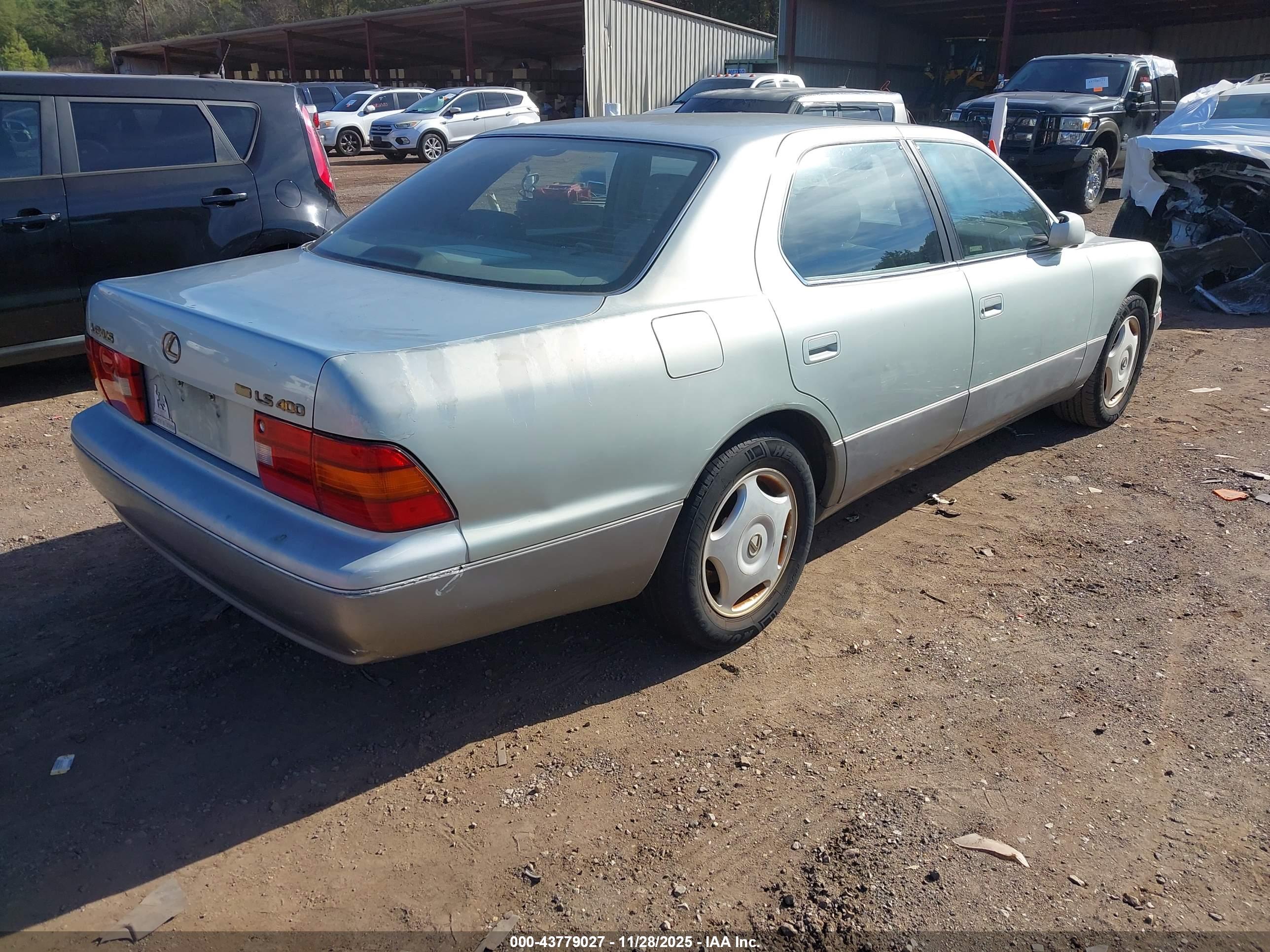 LEXUS LS image 4