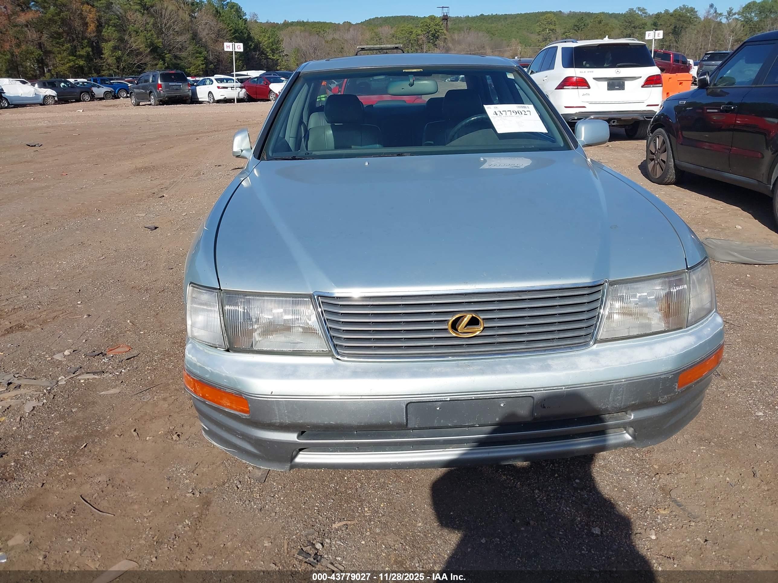 LEXUS LS image 6