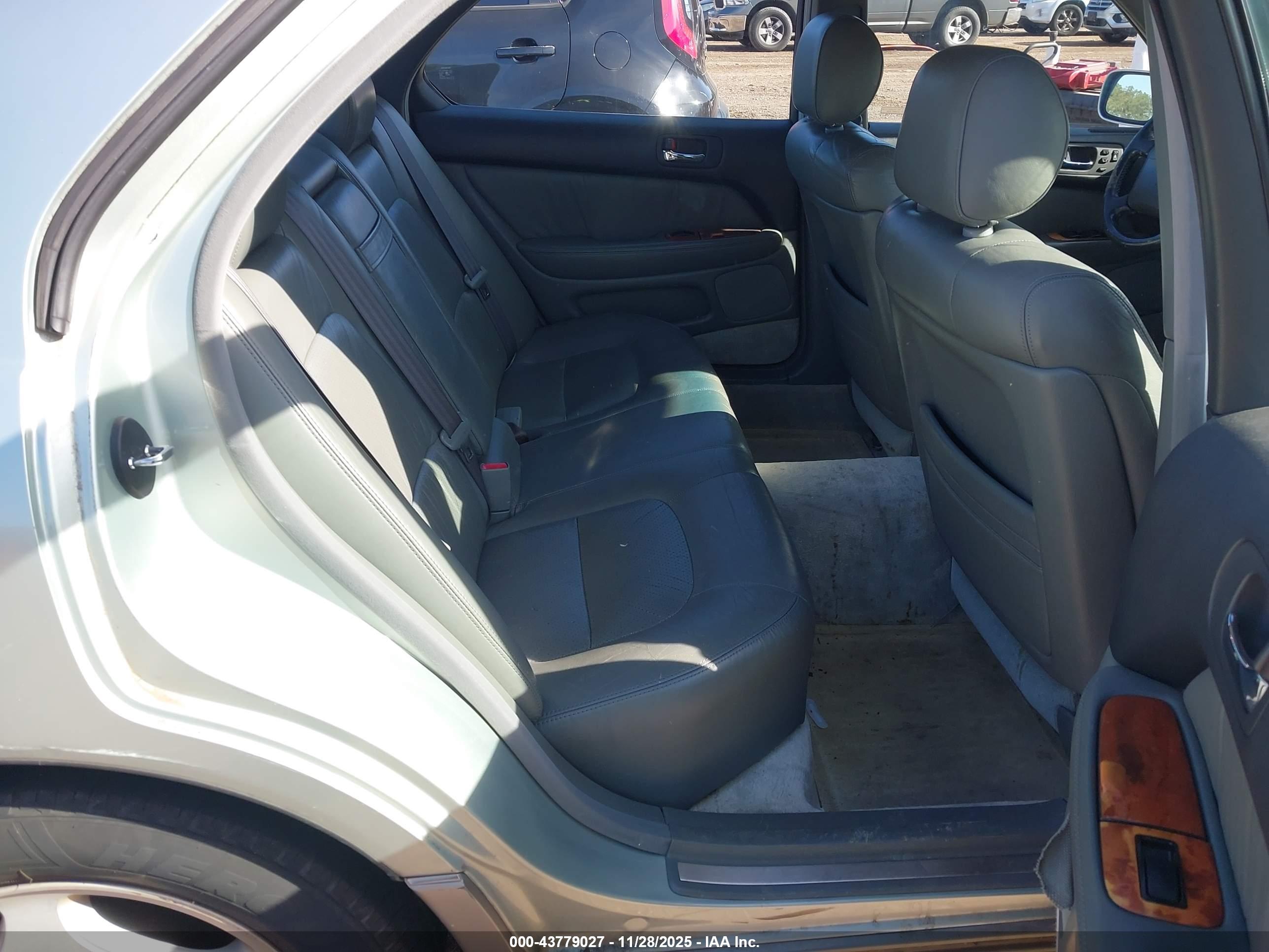 LEXUS LS image 8