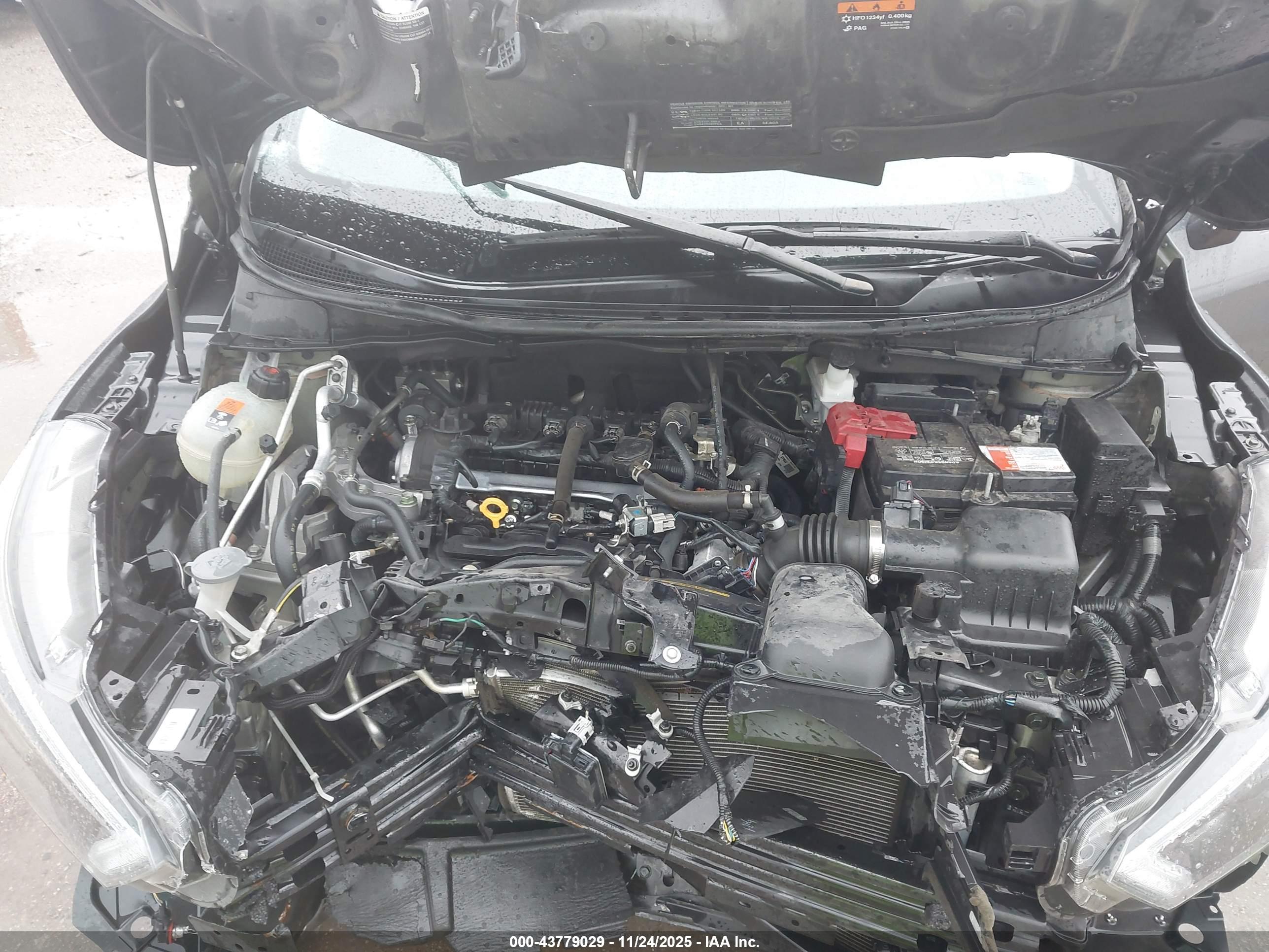 NISSAN VERSA image 10