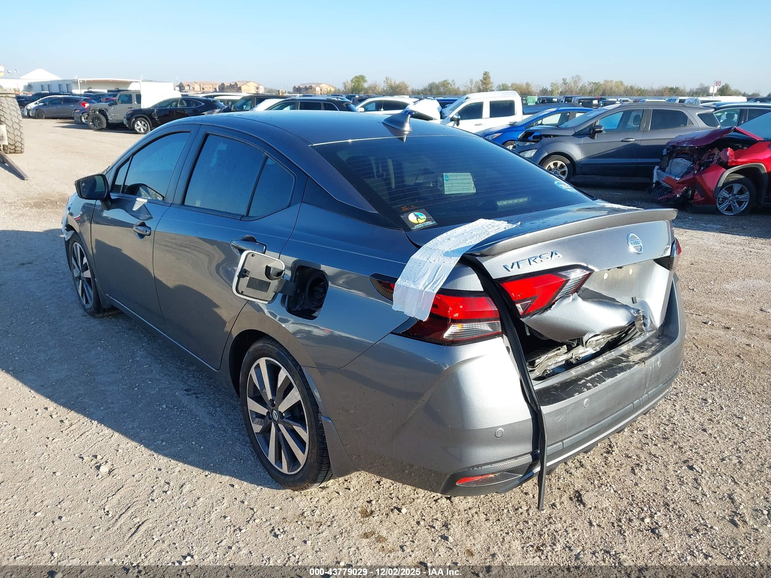 NISSAN VERSA image 3
