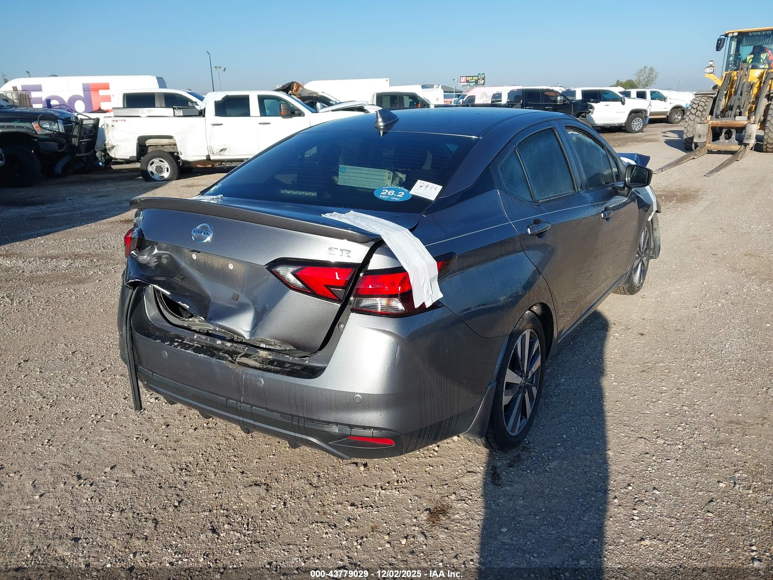 NISSAN VERSA image 4