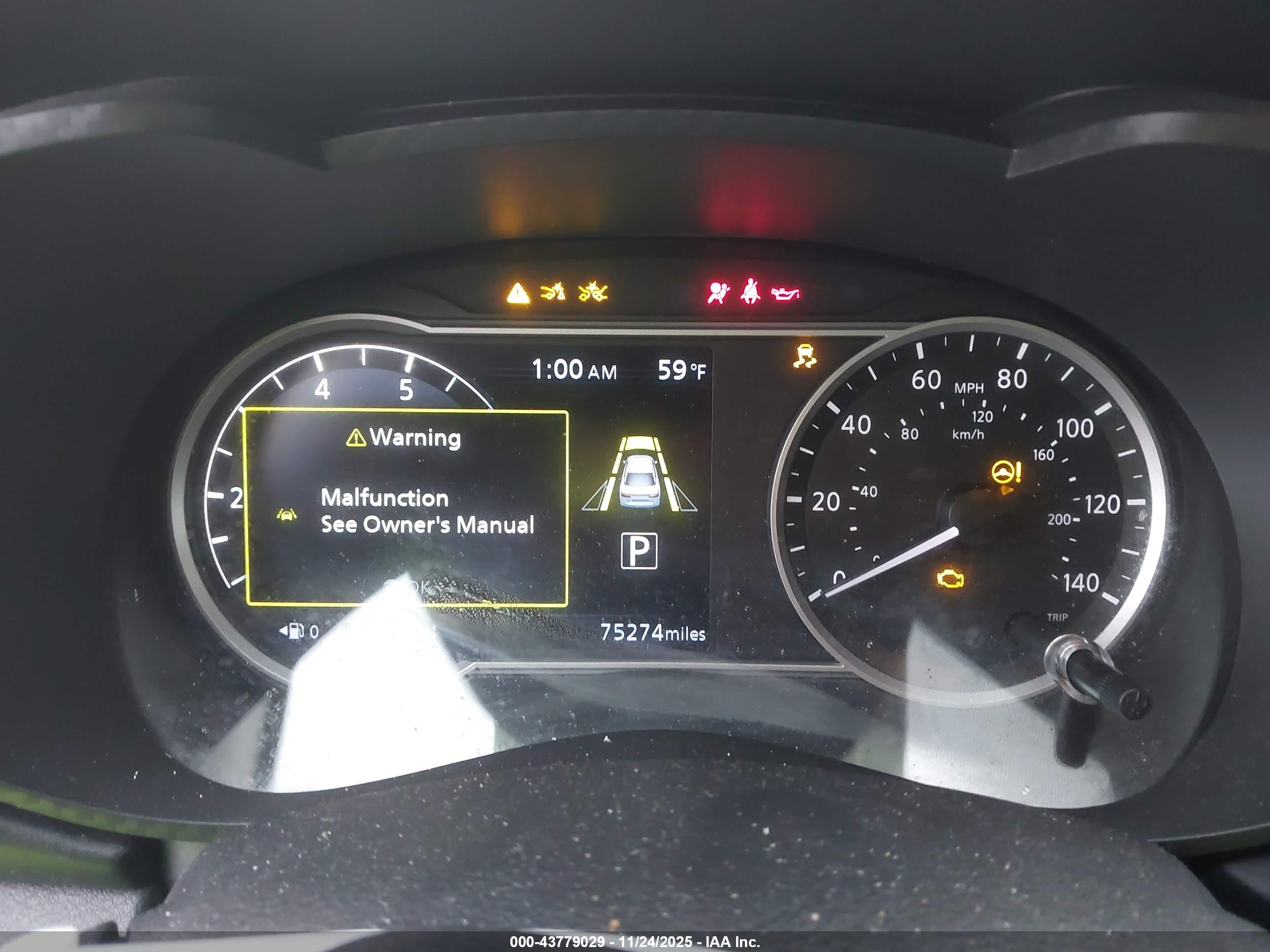 NISSAN VERSA image 7