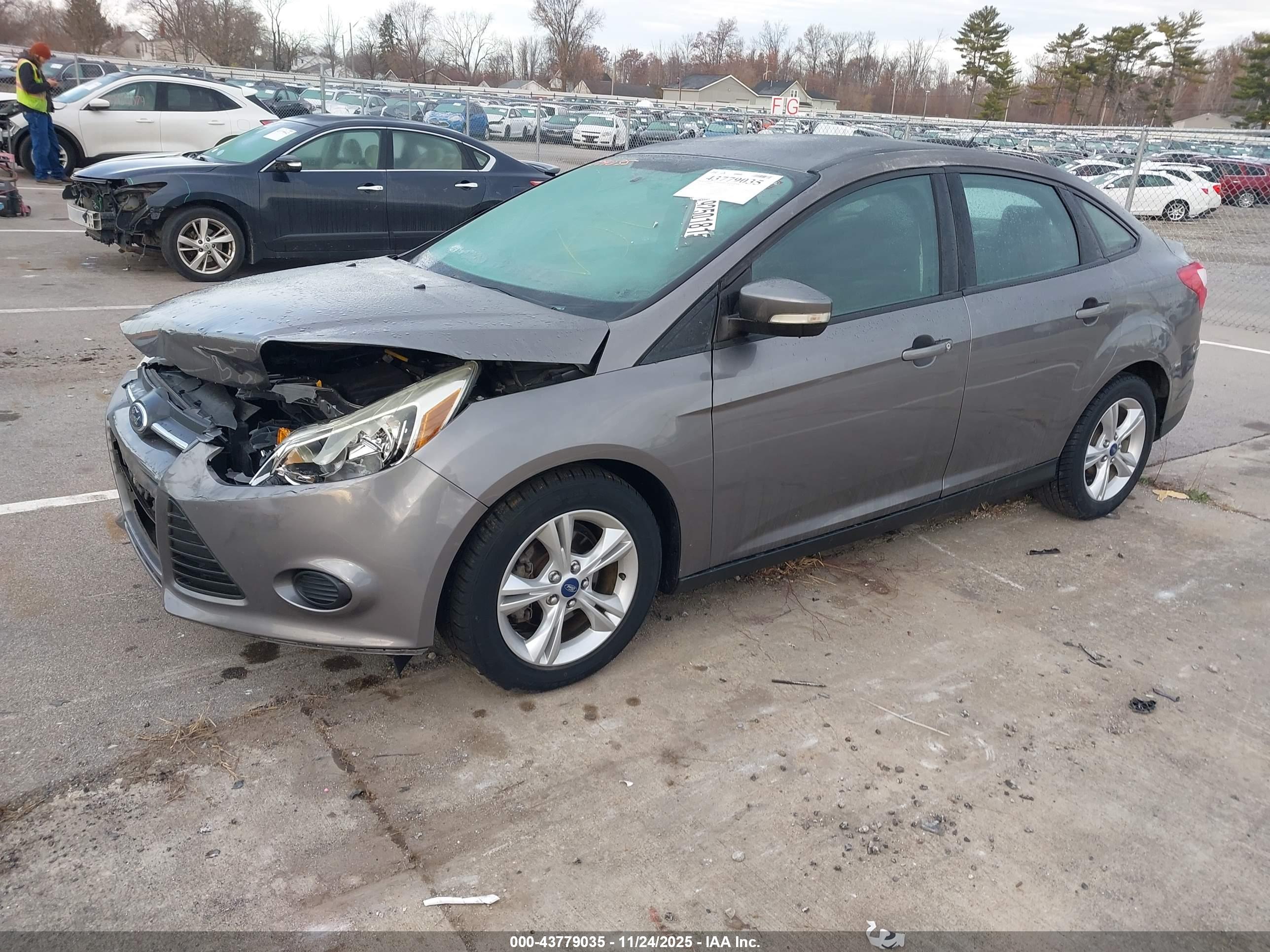 FORD FOCUS image 2