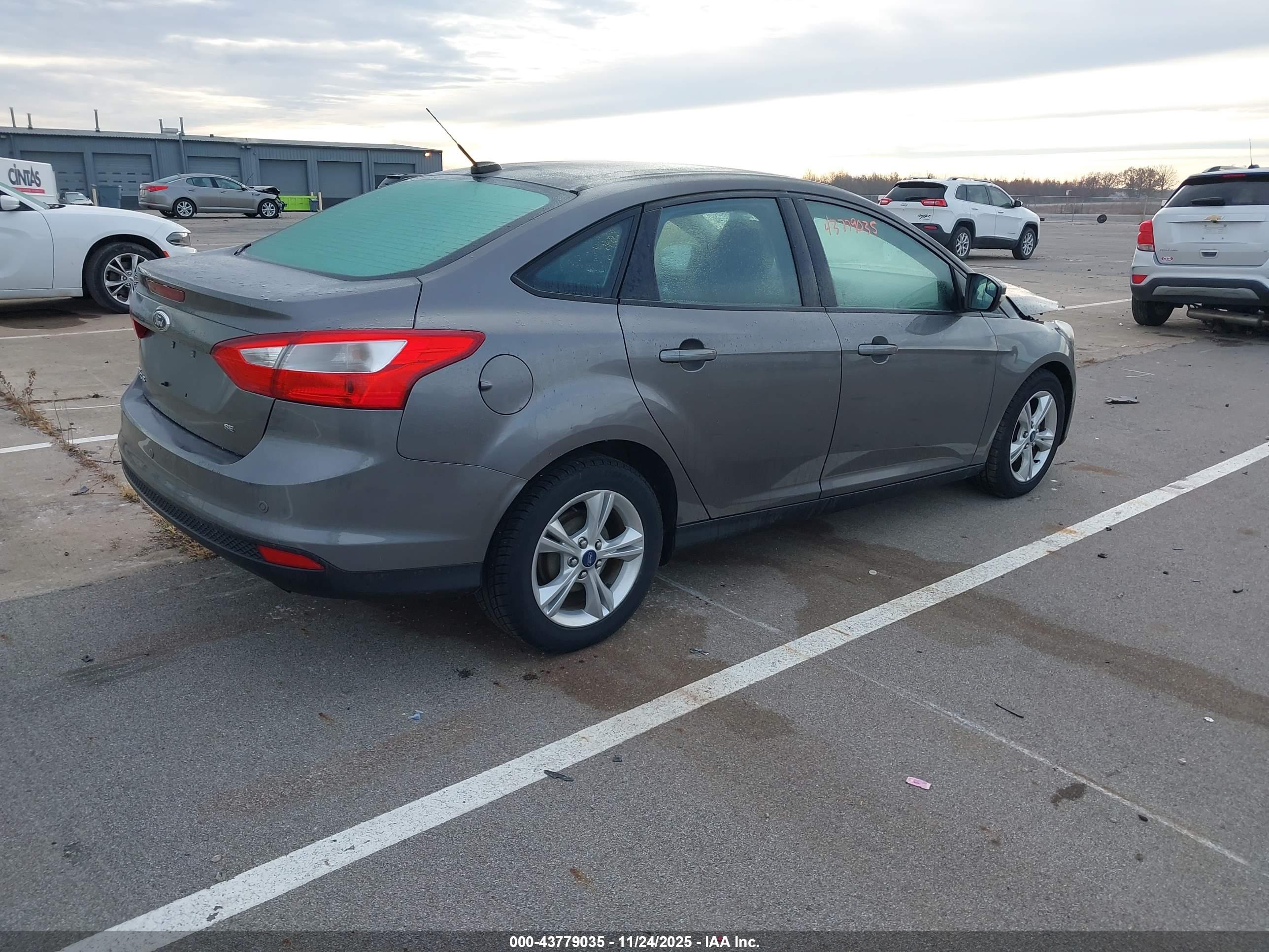 FORD FOCUS image 4