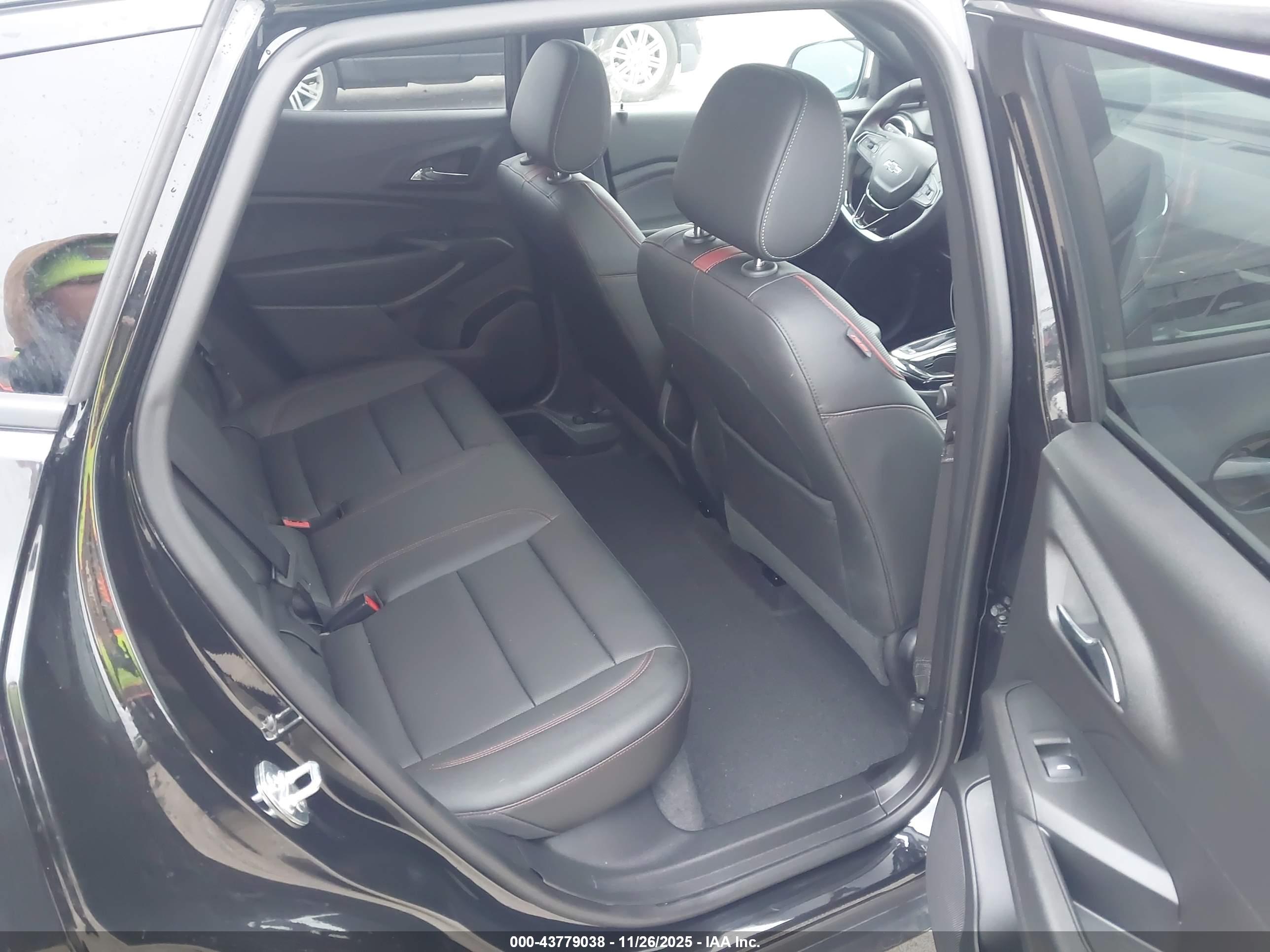 CHEVROLET TRAX image 8