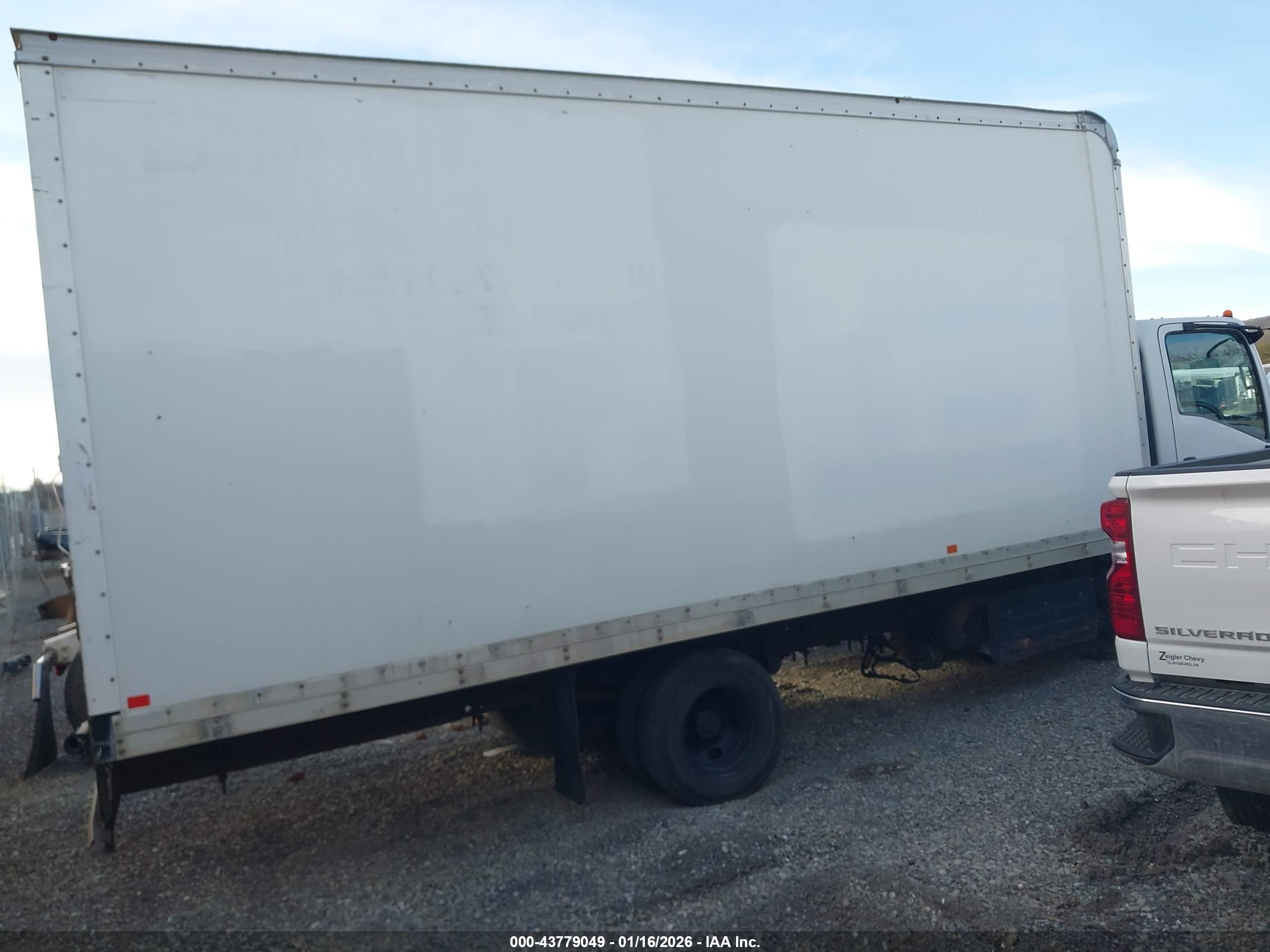 ISUZU NPR image 4