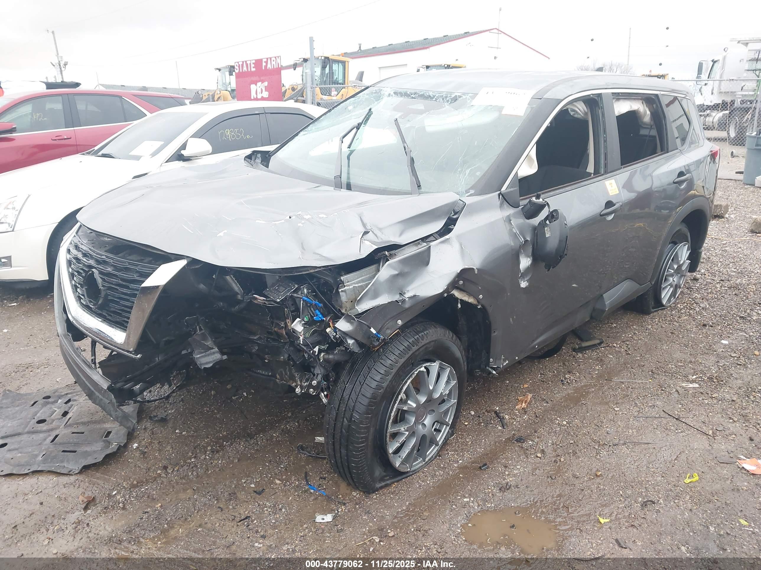 NISSAN ROGUE image 2