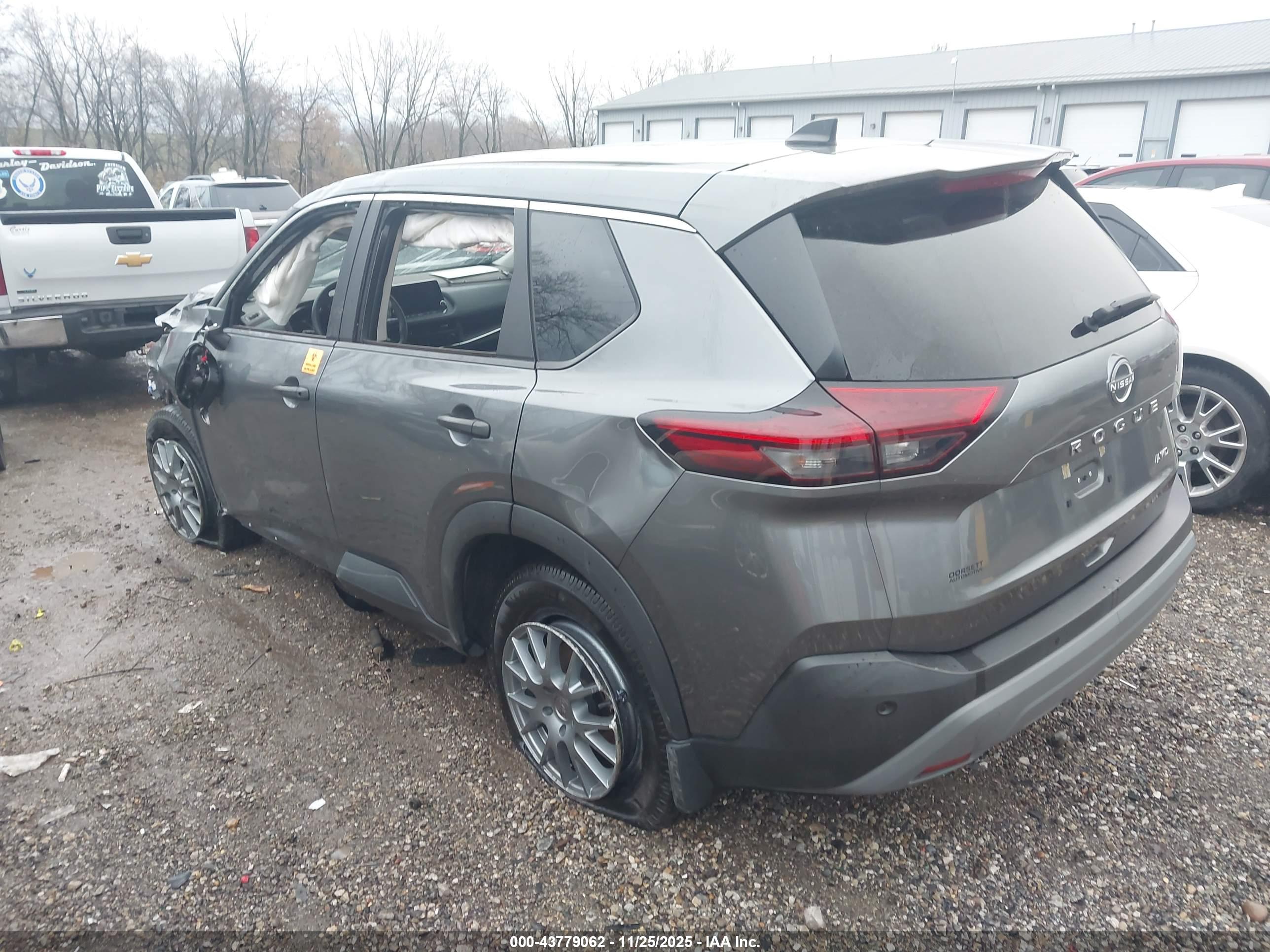 NISSAN ROGUE image 3