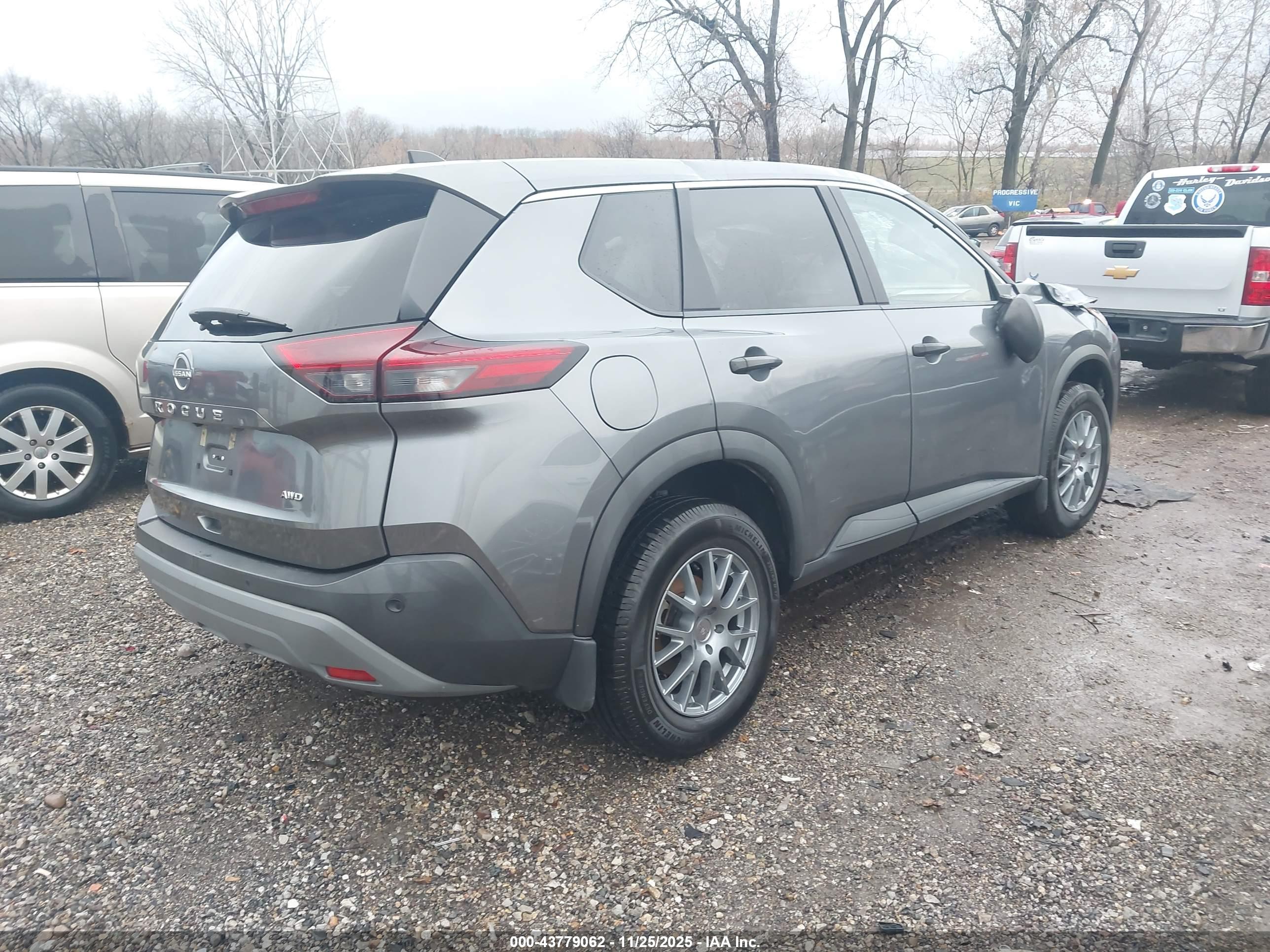 NISSAN ROGUE image 4