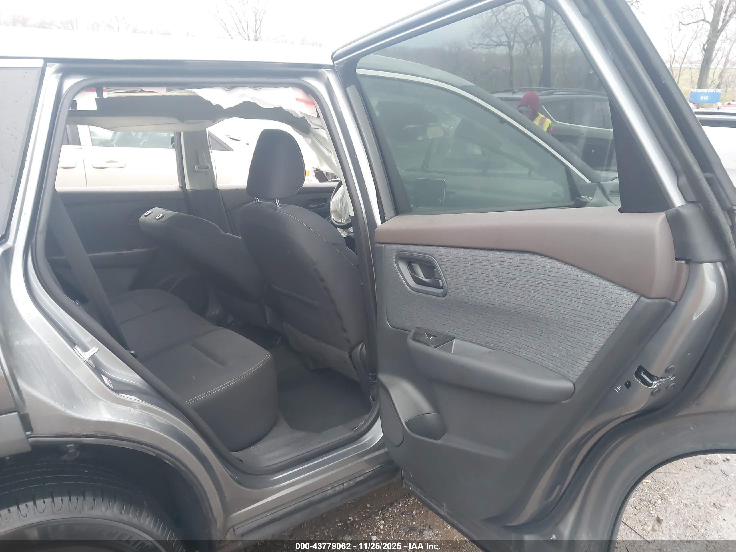 NISSAN ROGUE image 8