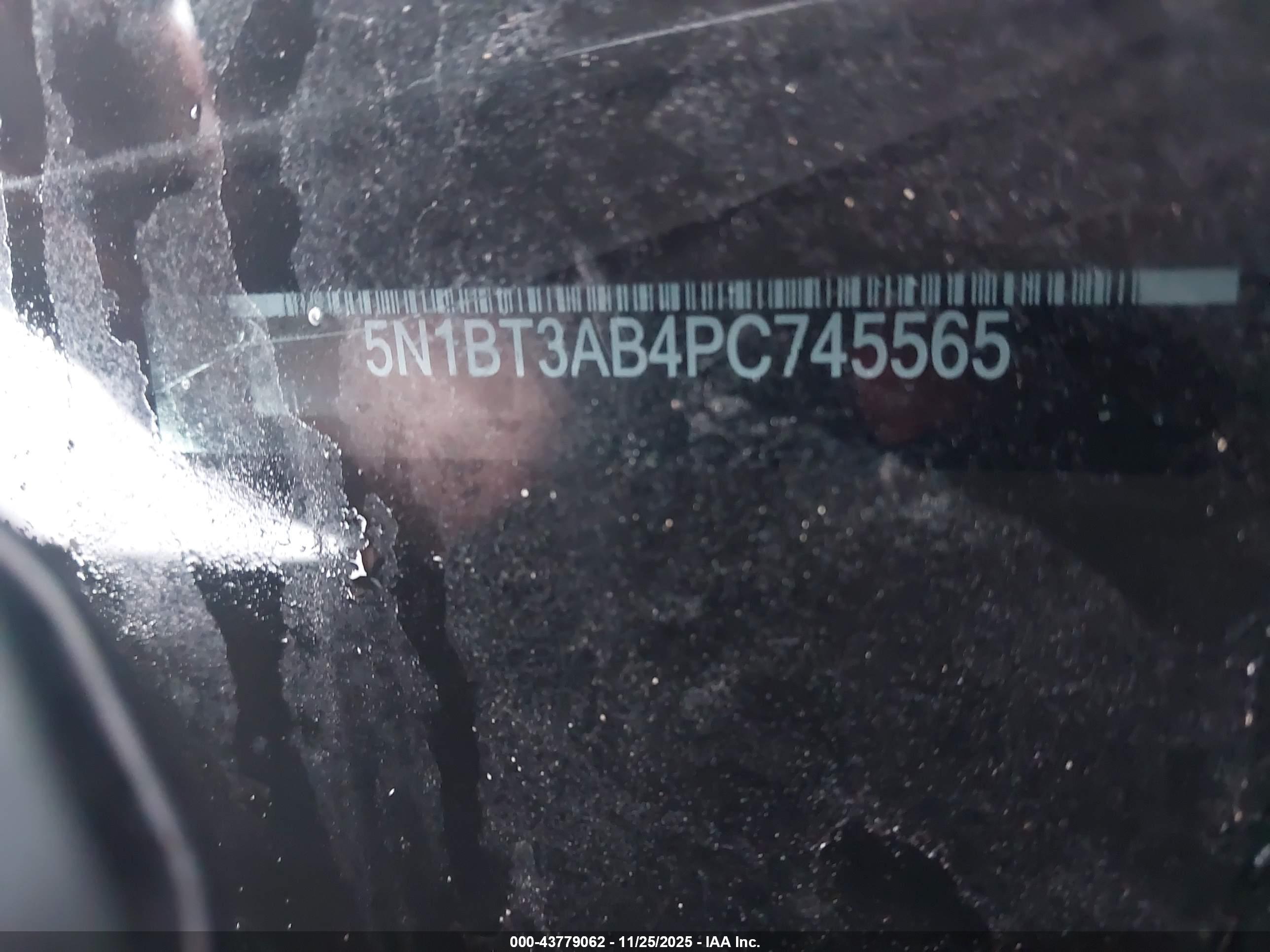 NISSAN ROGUE image 9