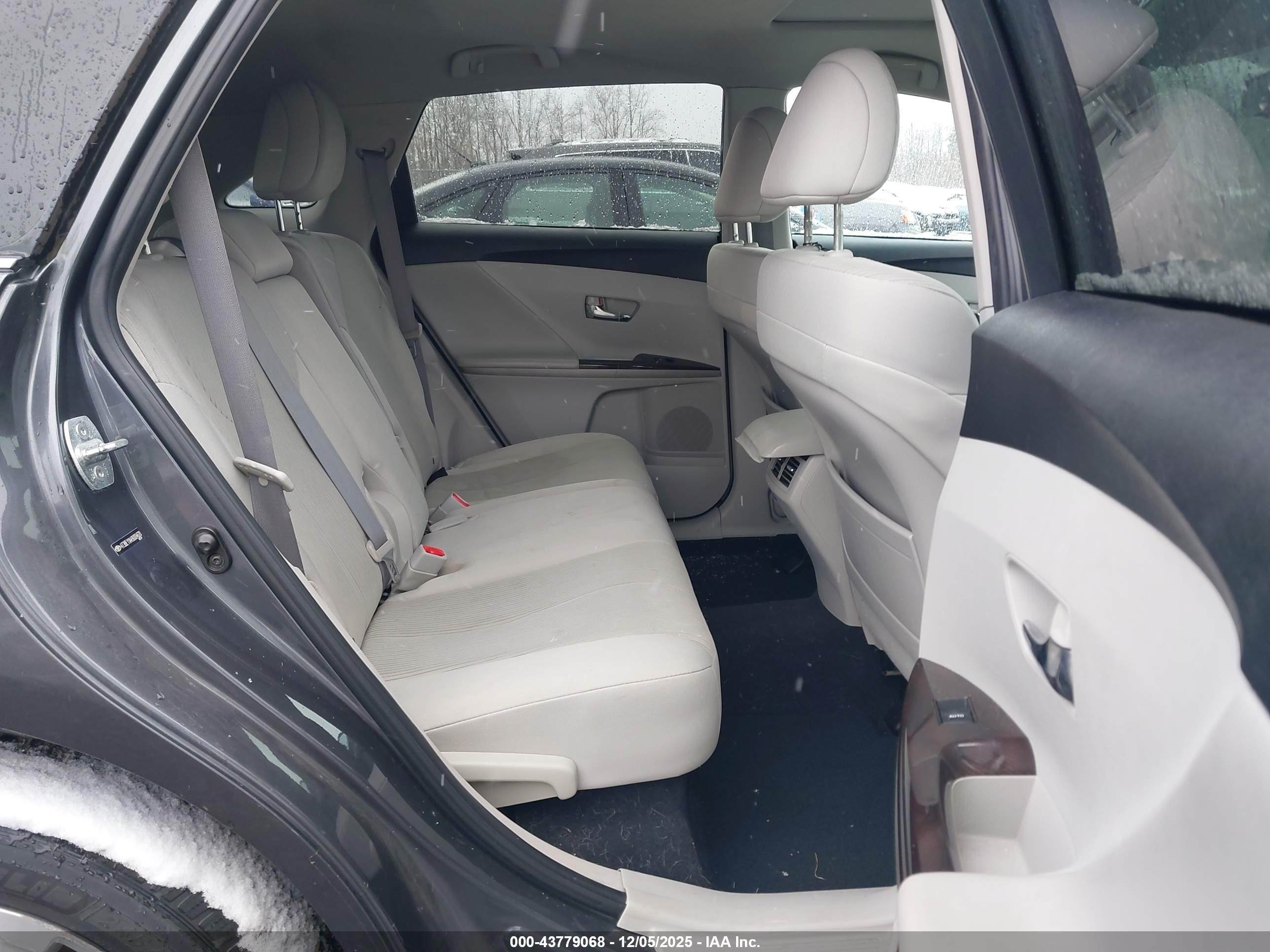 TOYOTA VENZA image 8