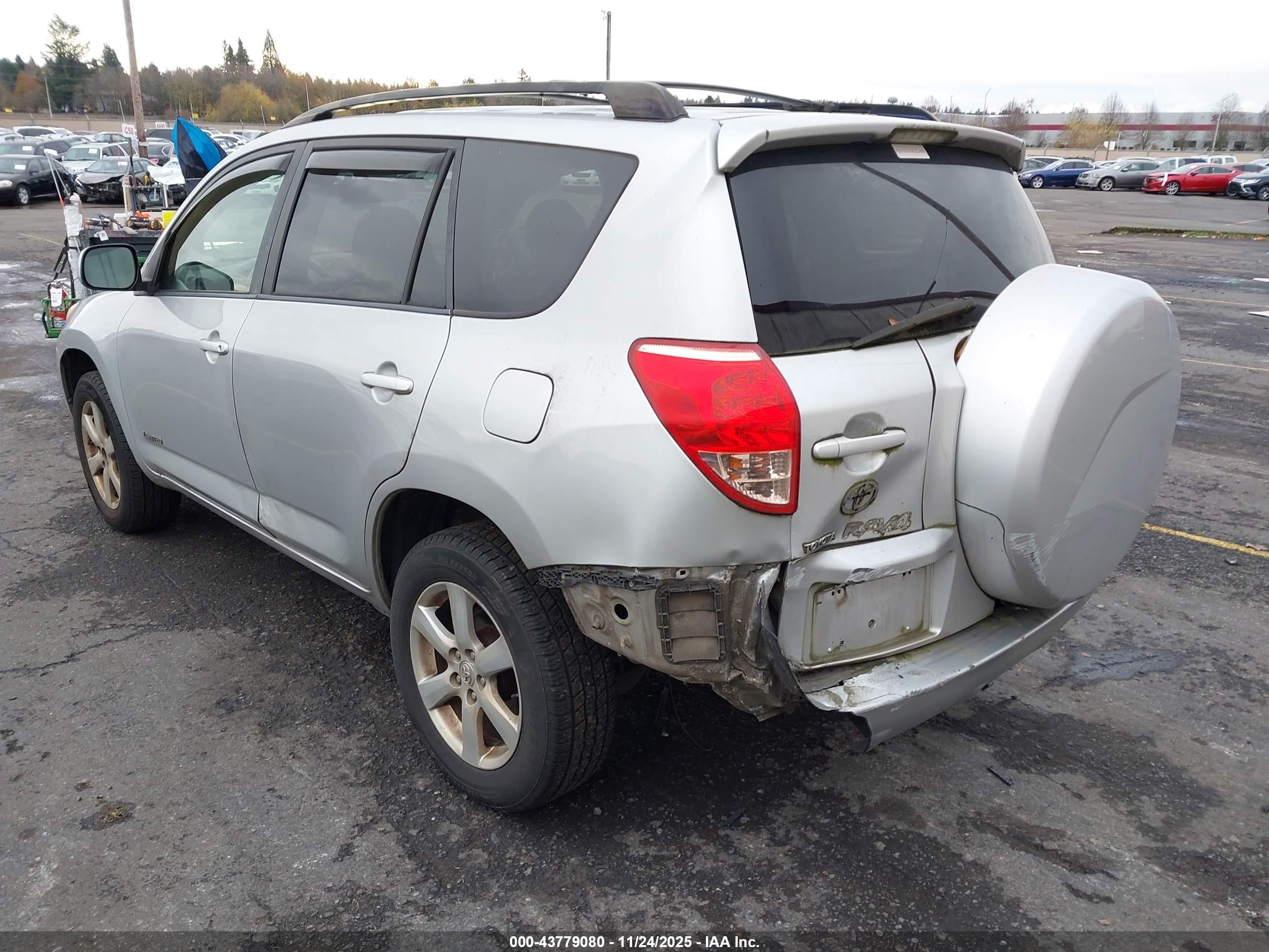 TOYOTA RAV4 image 3
