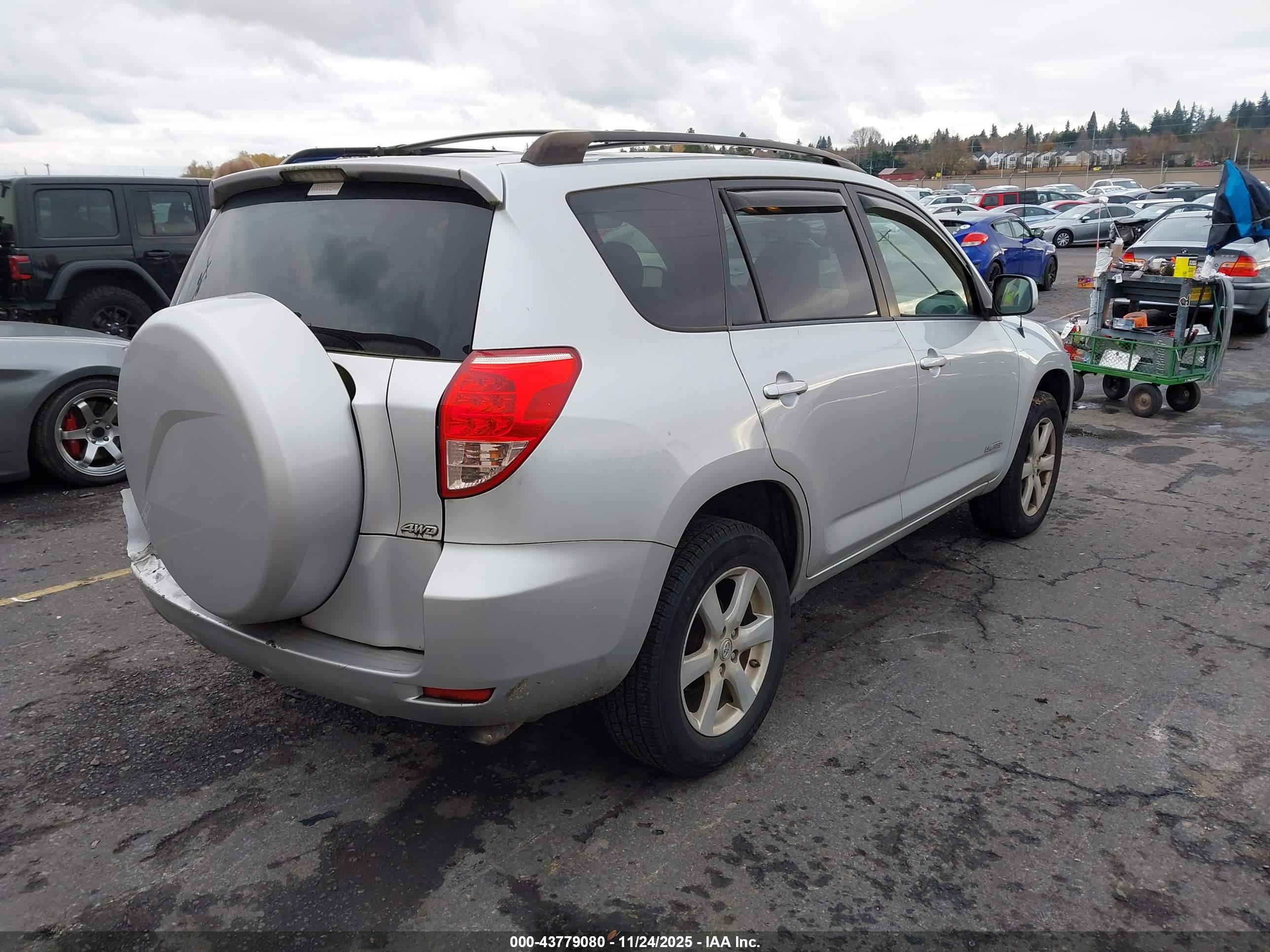 TOYOTA RAV4 image 4