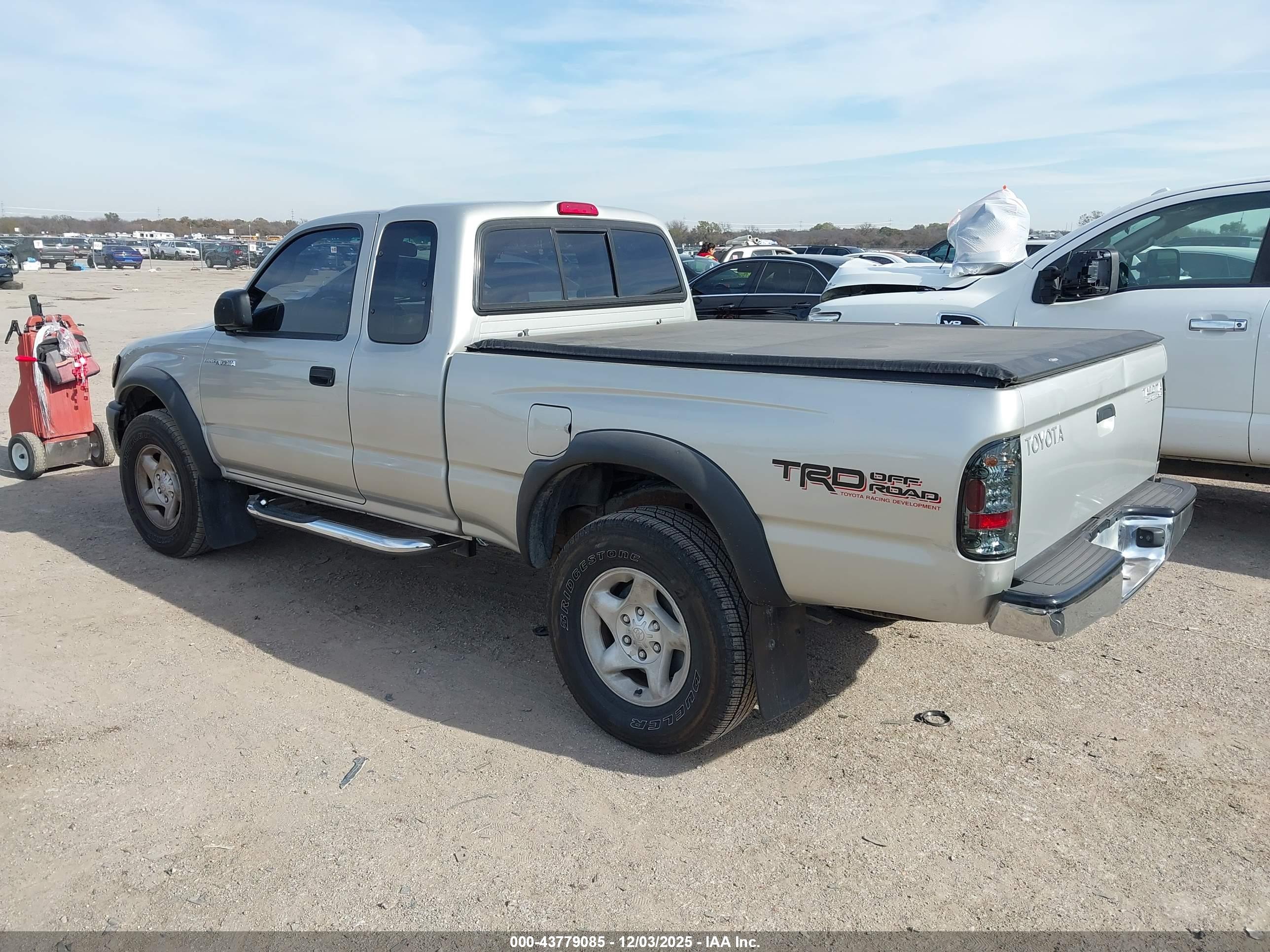 TOYOTA TACOMA image 3